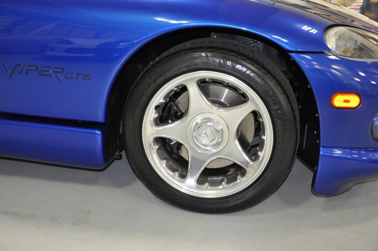 Used-1996-Dodge-Viper-GTS