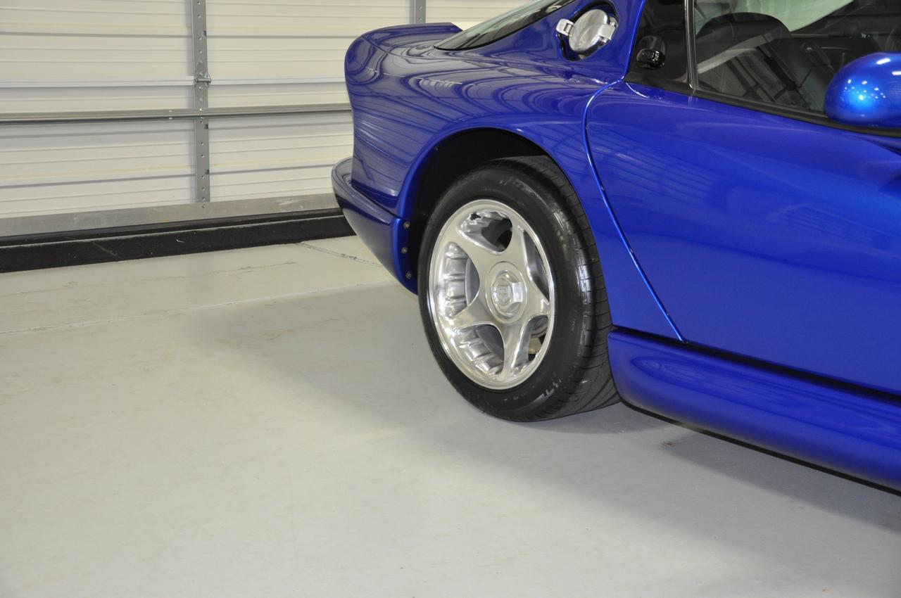 Used-1996-Dodge-Viper-GTS