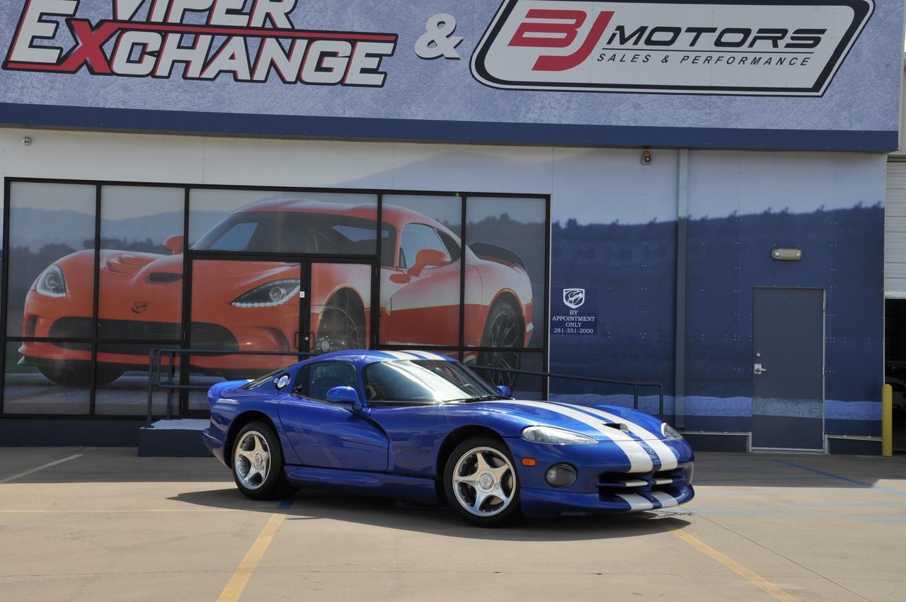 Used-1996-Dodge-Viper-GTS