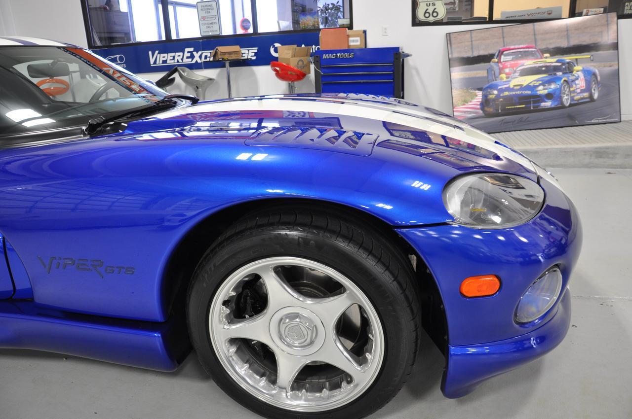 Used-1996-Dodge-Viper-GTS