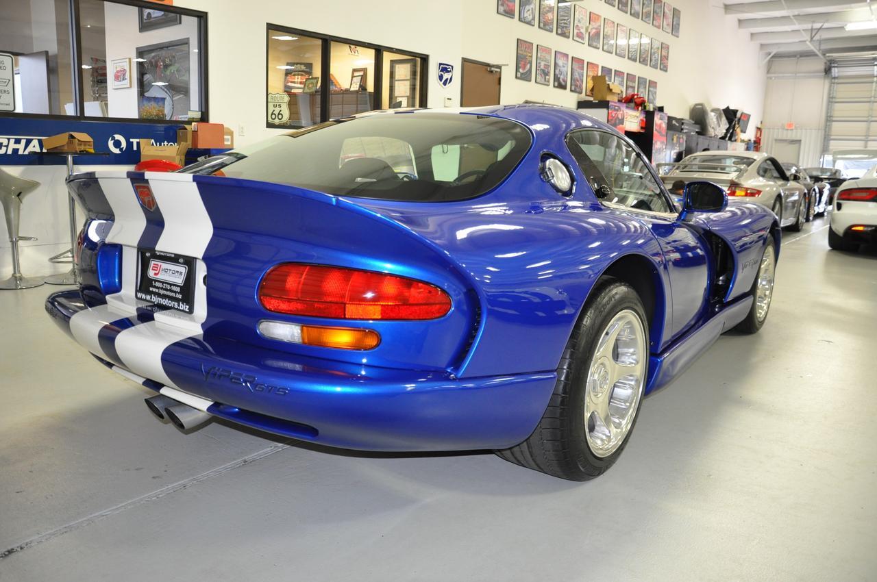 Used-1996-Dodge-Viper-GTS