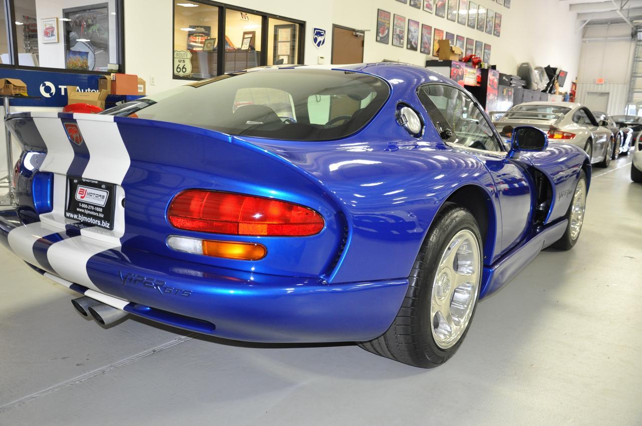 Used-1996-Dodge-Viper-GTS