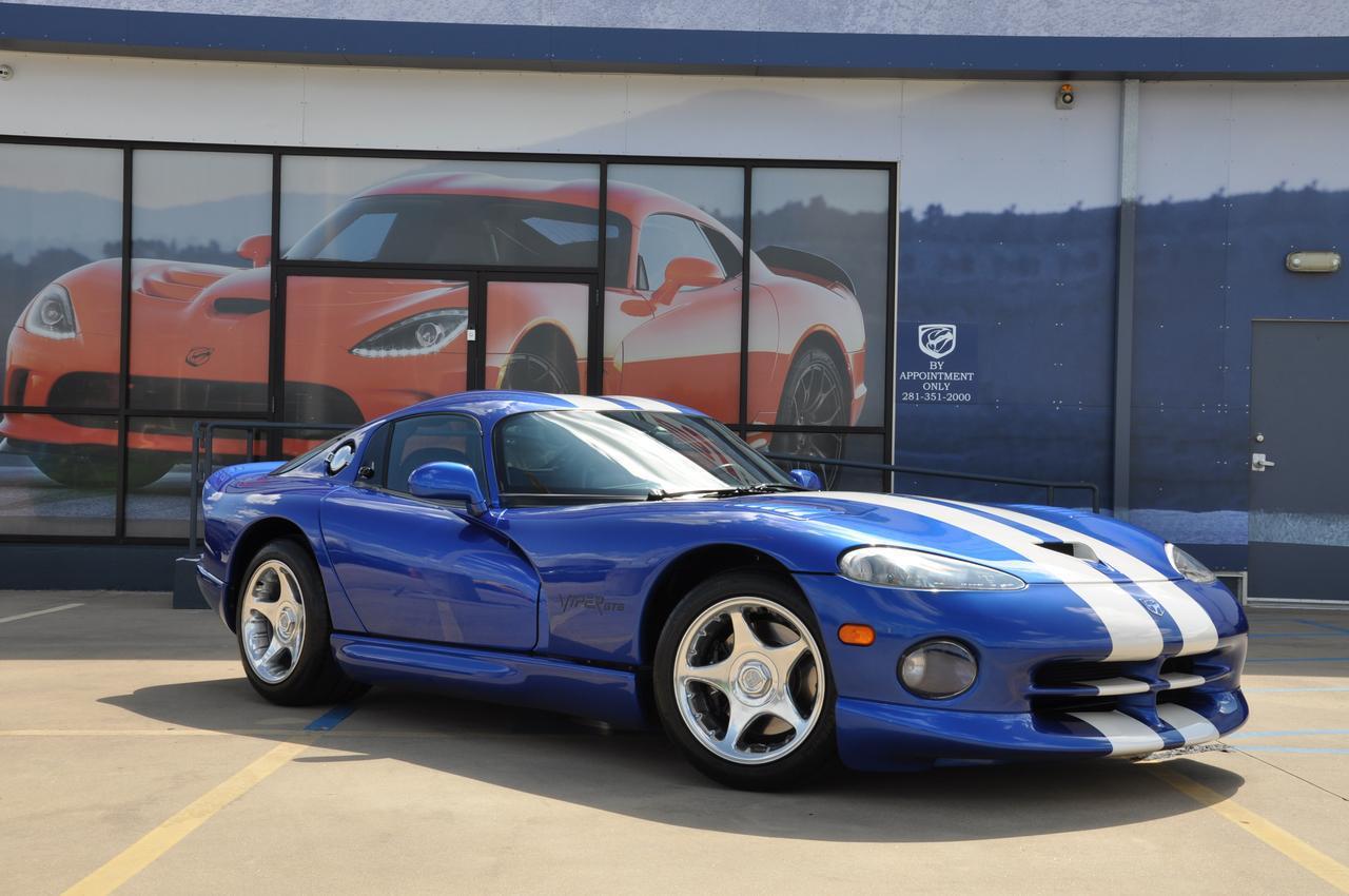 Used-1996-Dodge-Viper-GTS