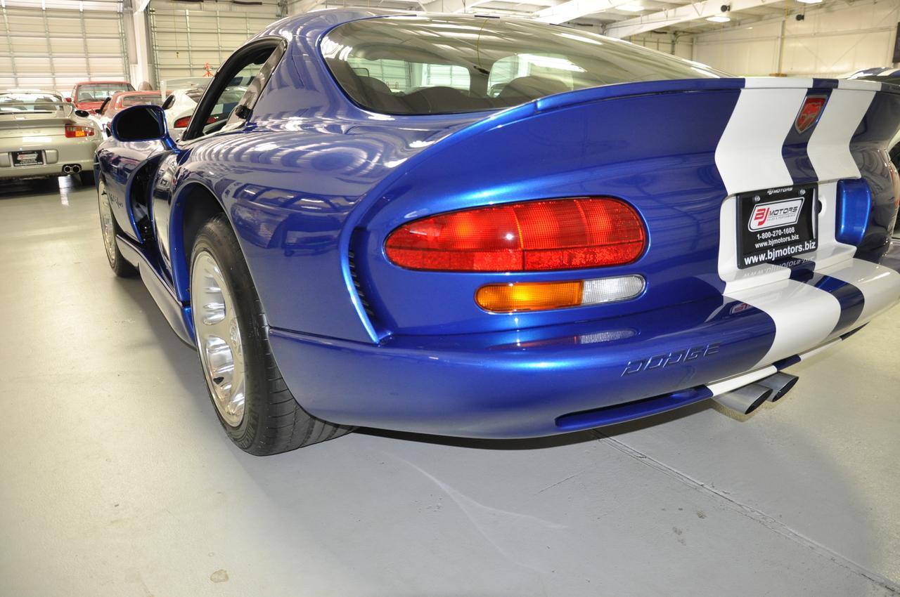 Used-1996-Dodge-Viper-GTS