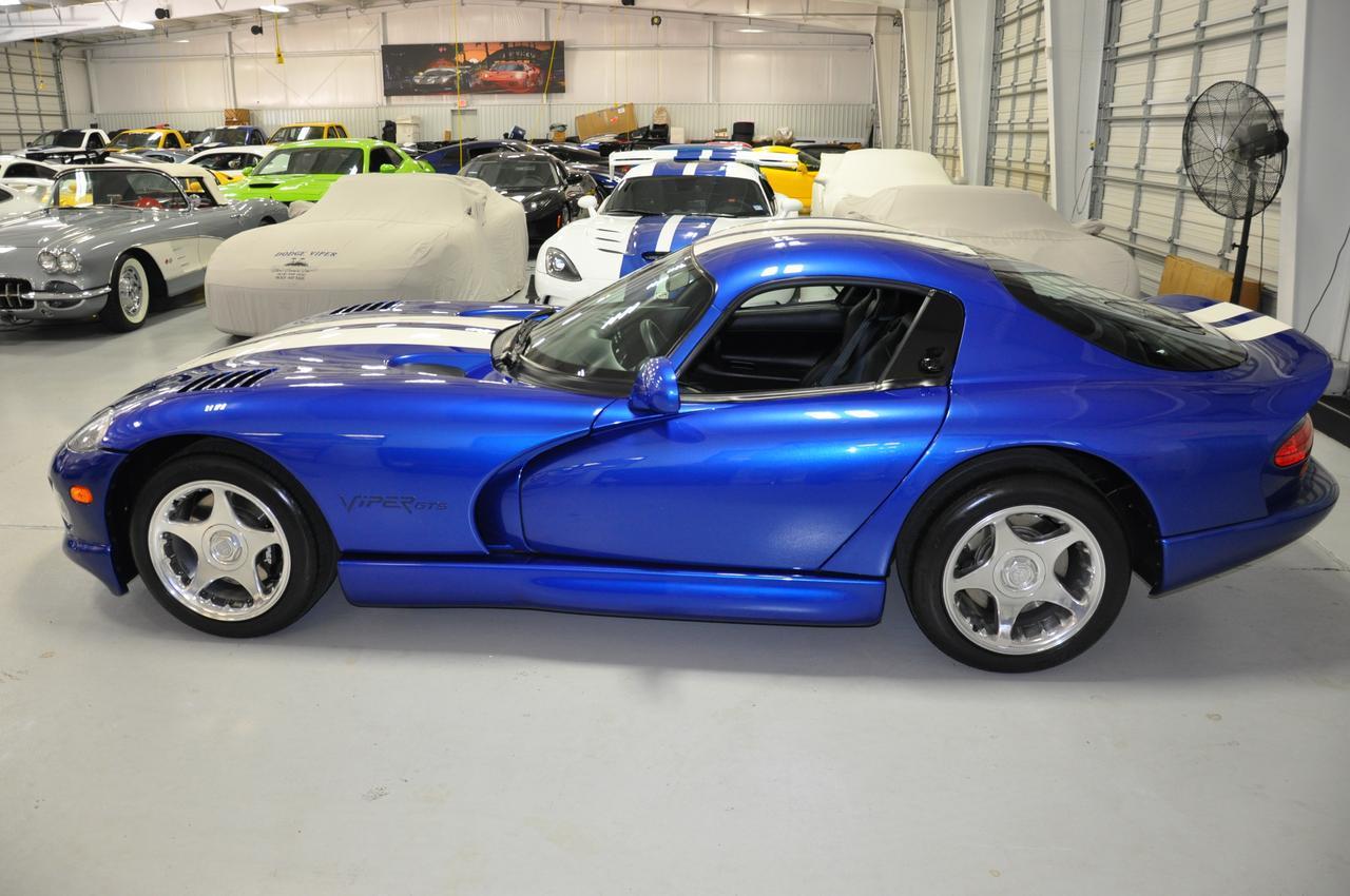 Used-1996-Dodge-Viper-GTS