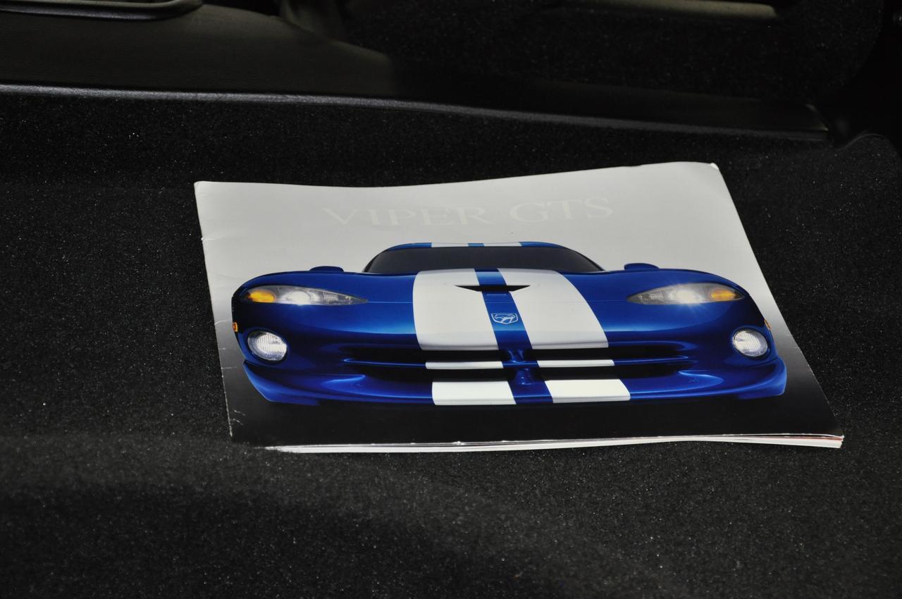 Used-1996-Dodge-Viper-GTS