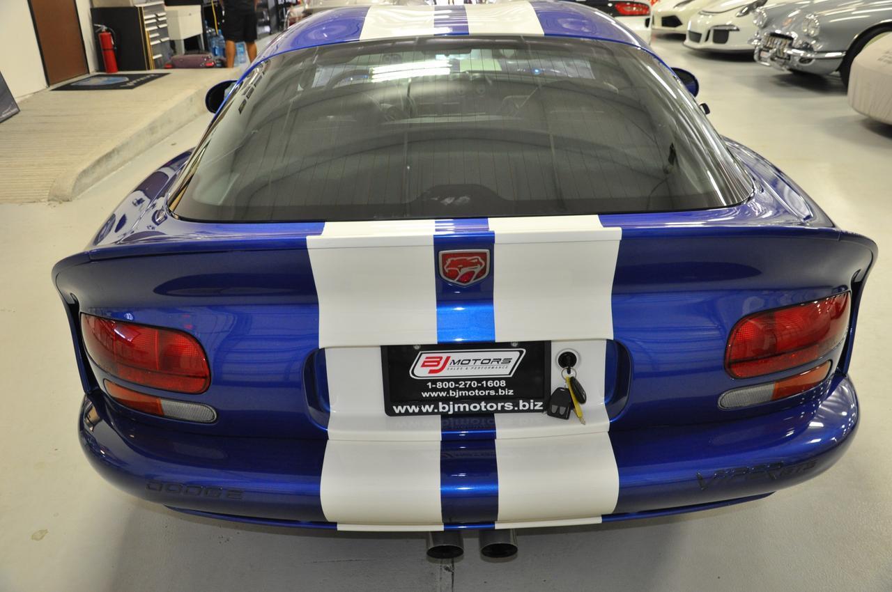 Used-1996-Dodge-Viper-GTS