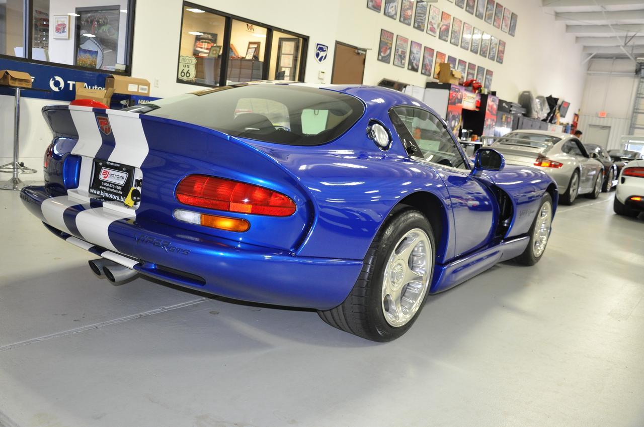 Used-1996-Dodge-Viper-GTS