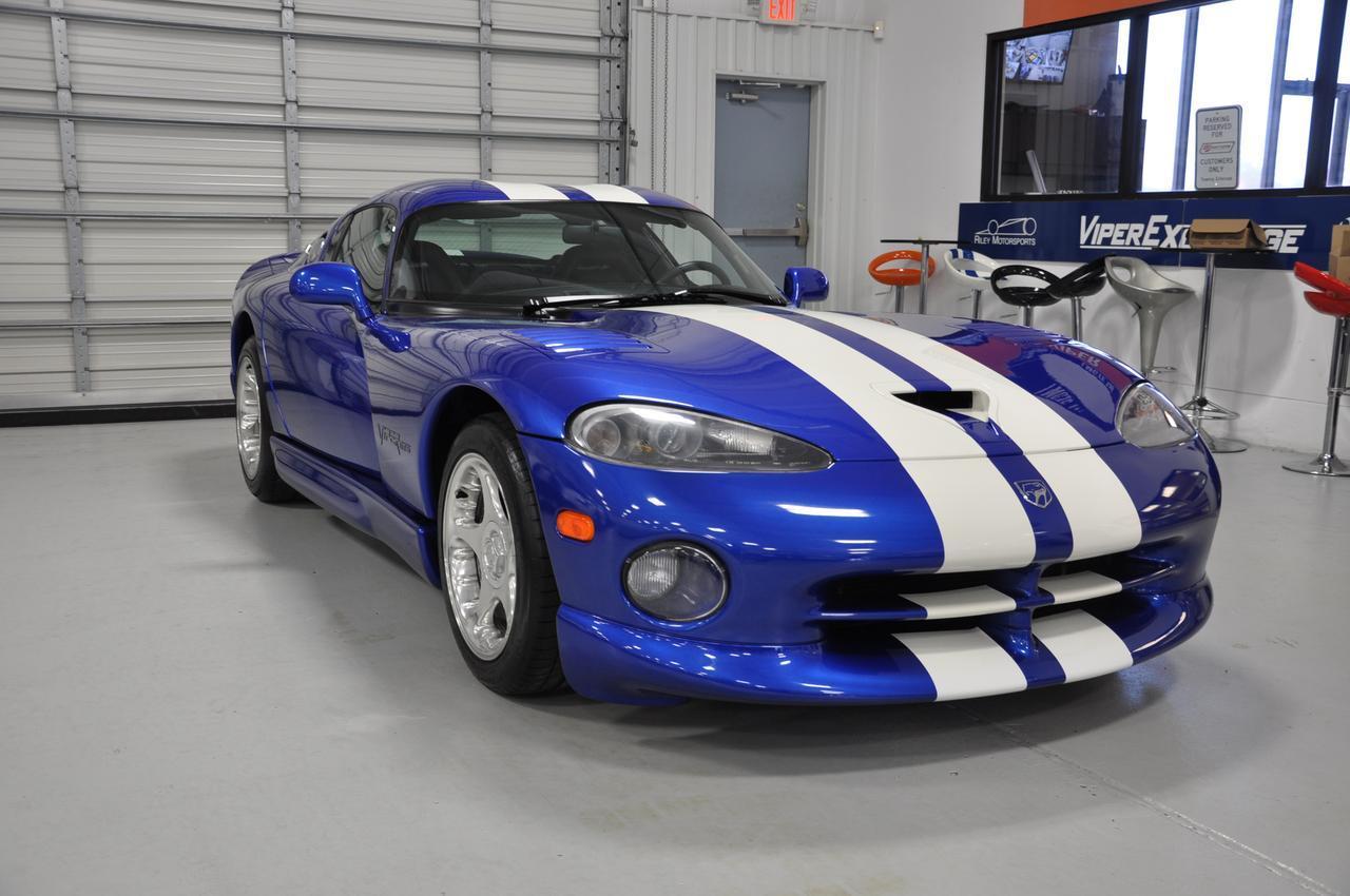 Used-1996-Dodge-Viper-GTS