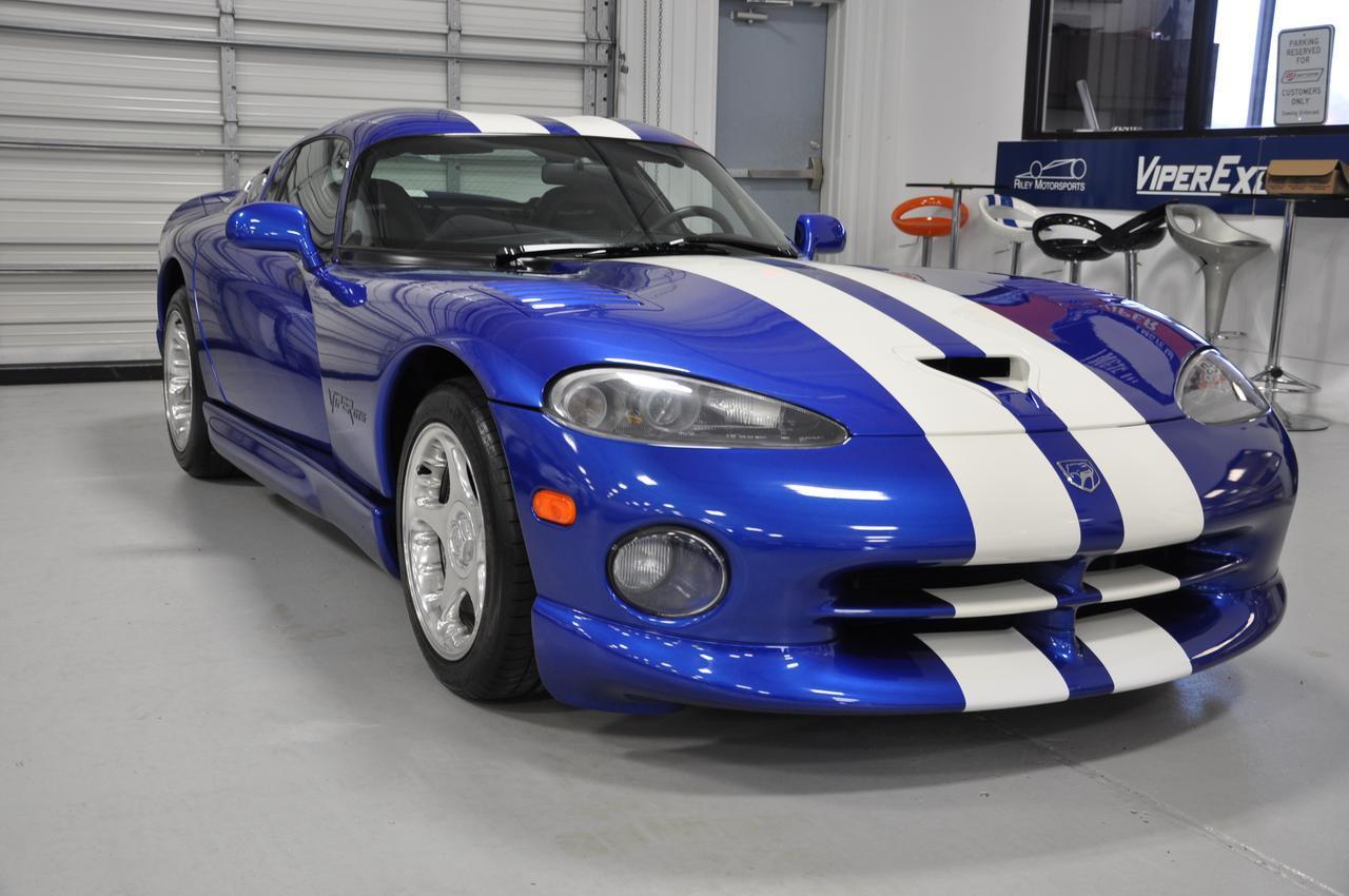 Used-1996-Dodge-Viper-GTS