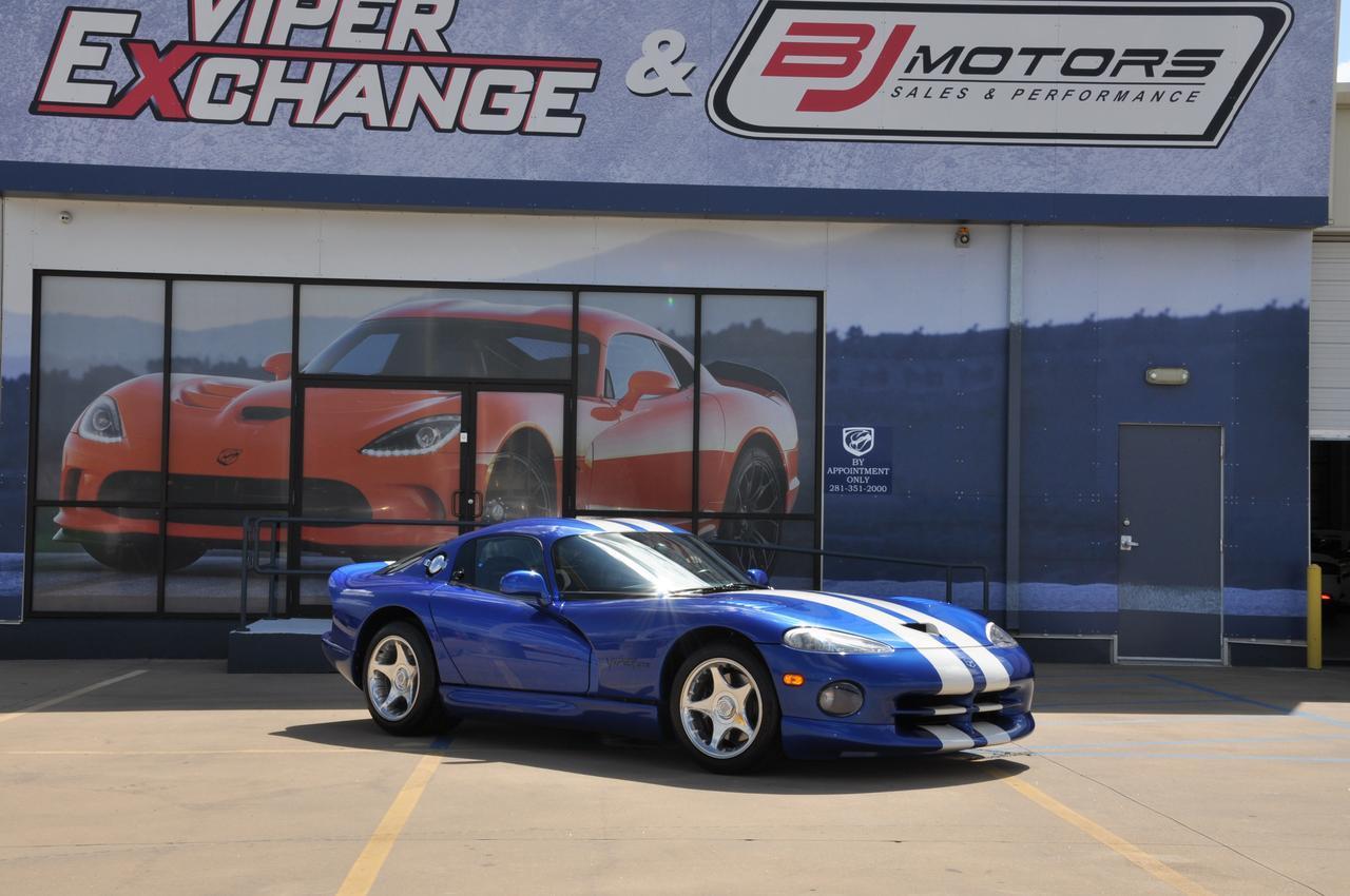 Used-1996-Dodge-Viper-GTS