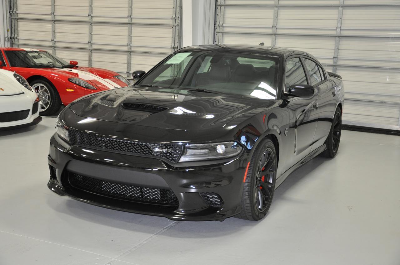 Used-2015-Dodge-Charger-SRT-Hellcat