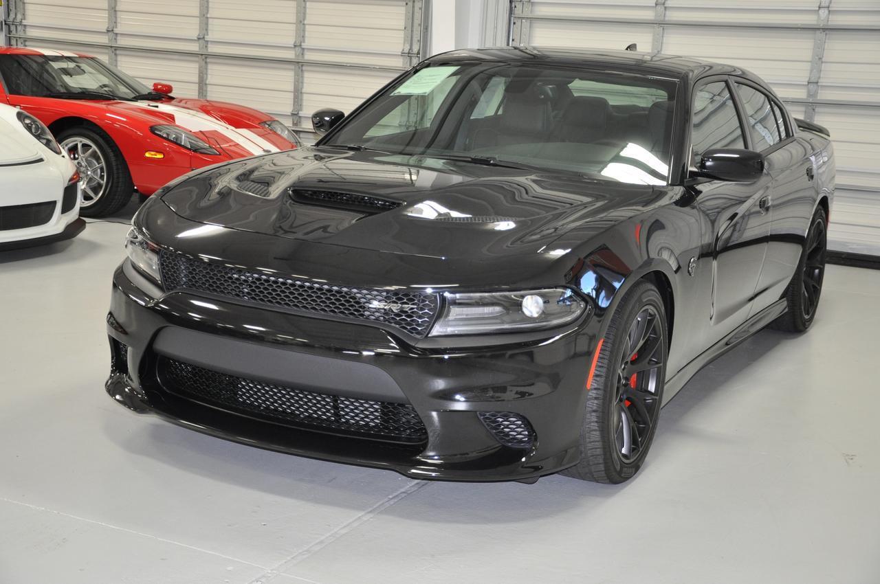 Used-2015-Dodge-Charger-SRT-Hellcat