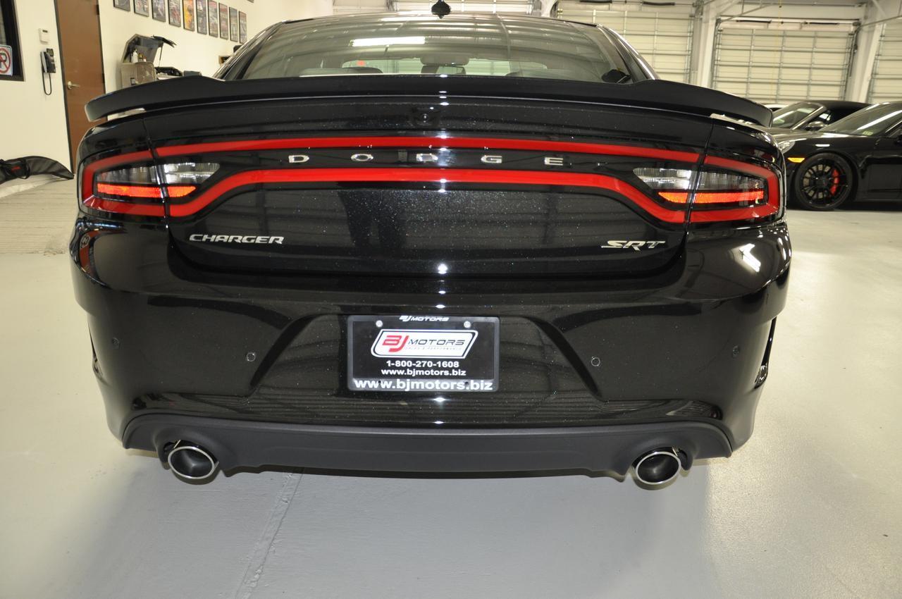 Used-2015-Dodge-Charger-SRT-Hellcat