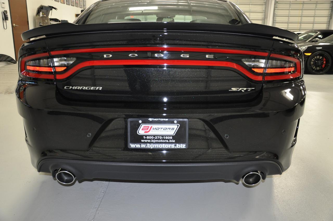 Used-2015-Dodge-Charger-SRT-Hellcat