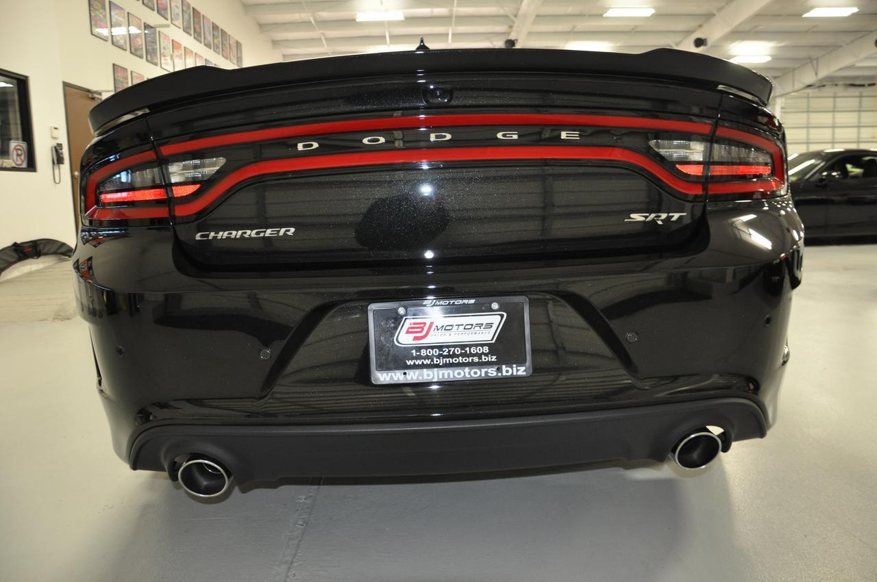 Used-2015-Dodge-Charger-SRT-Hellcat