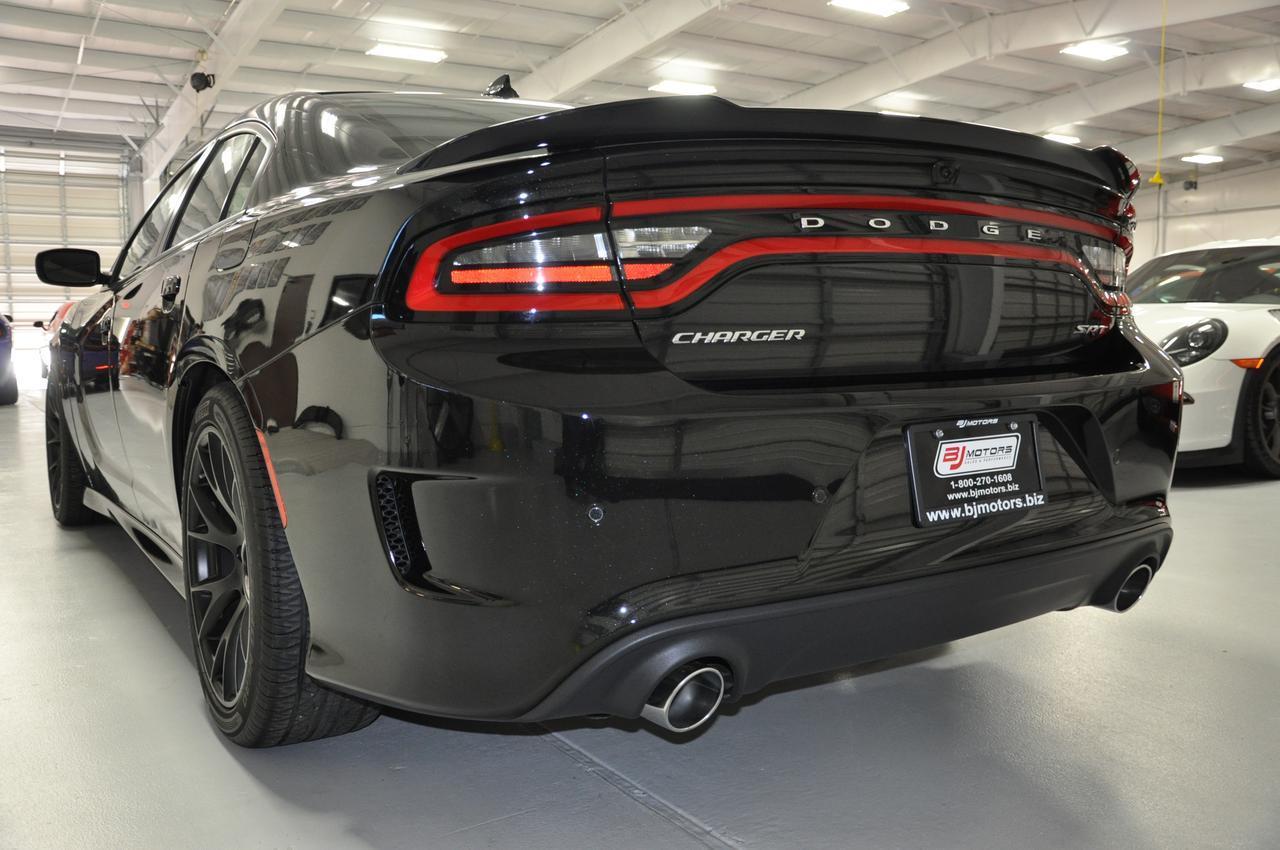 Used-2015-Dodge-Charger-SRT-Hellcat