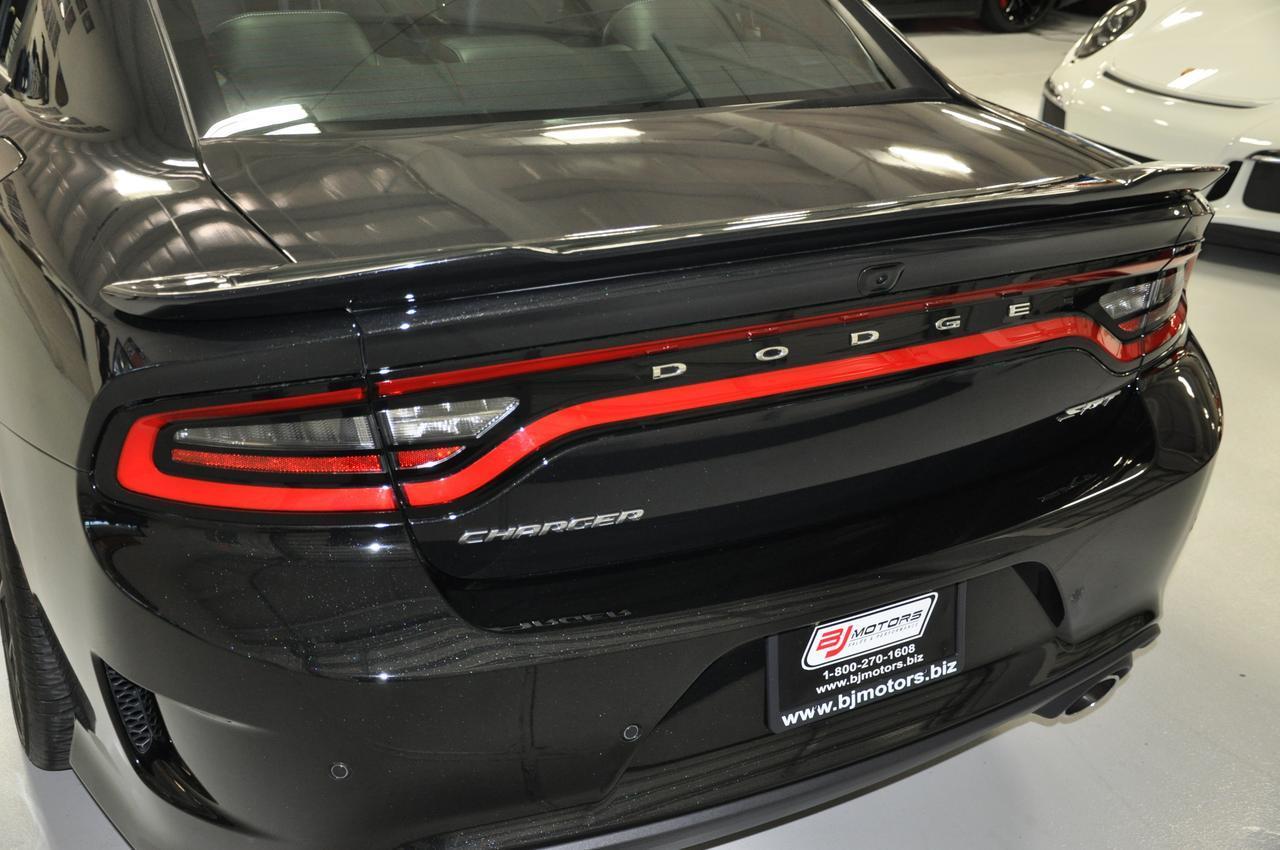 Used-2015-Dodge-Charger-SRT-Hellcat