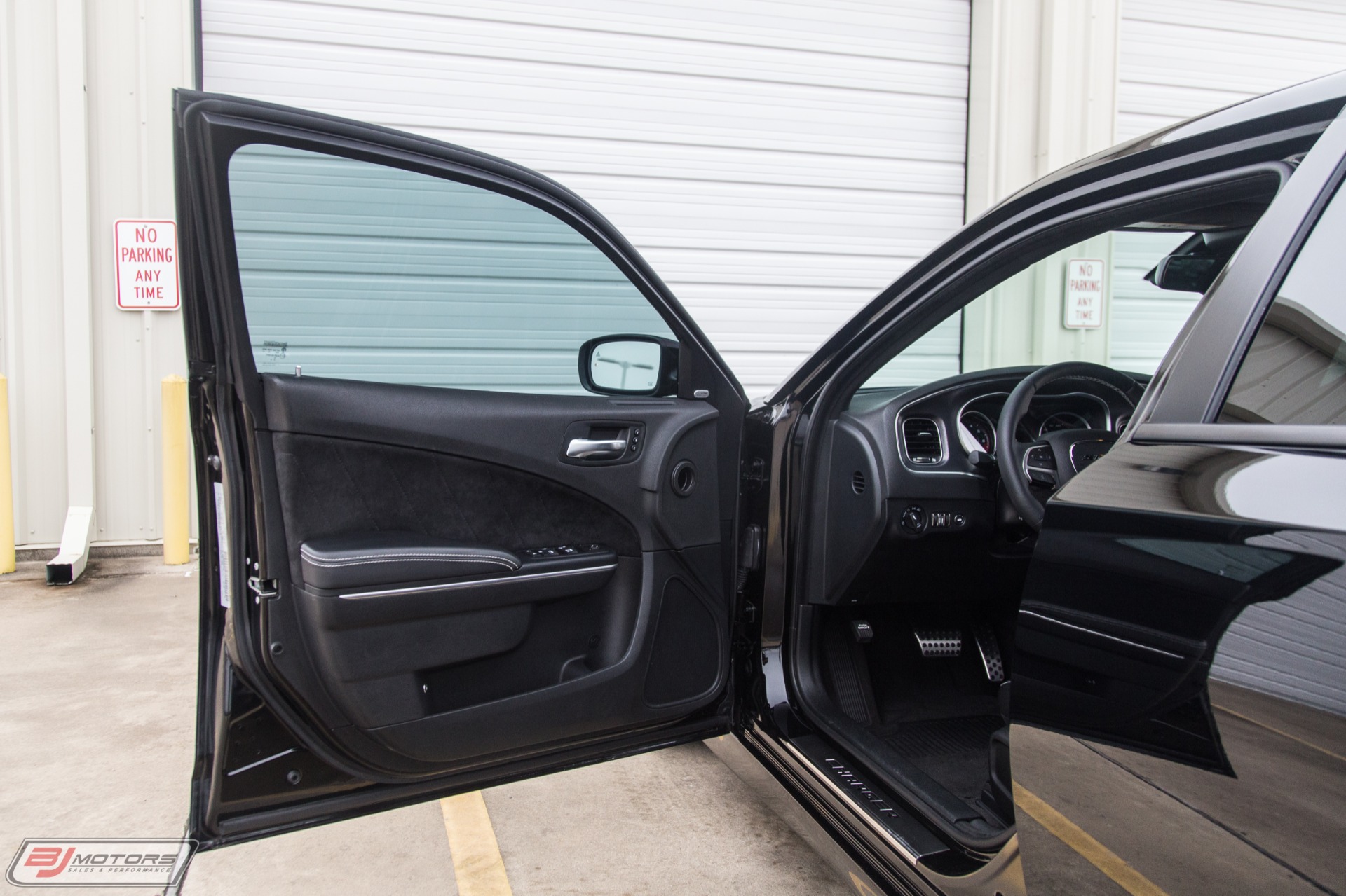 Used-2016-Dodge-Charger-SRT-392