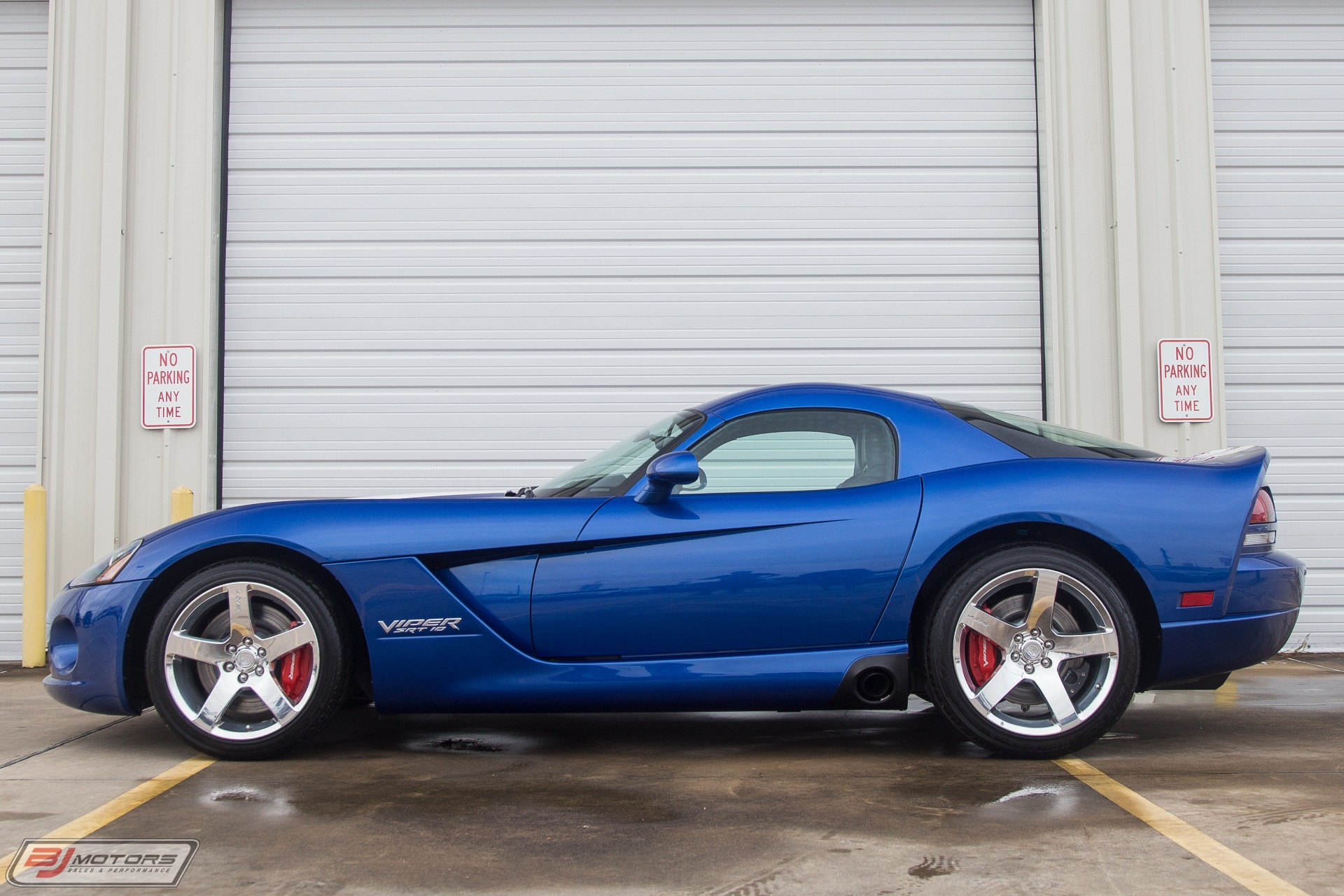 Used-2006-Dodge-Viper-SRT-10-with-only-1200-miles