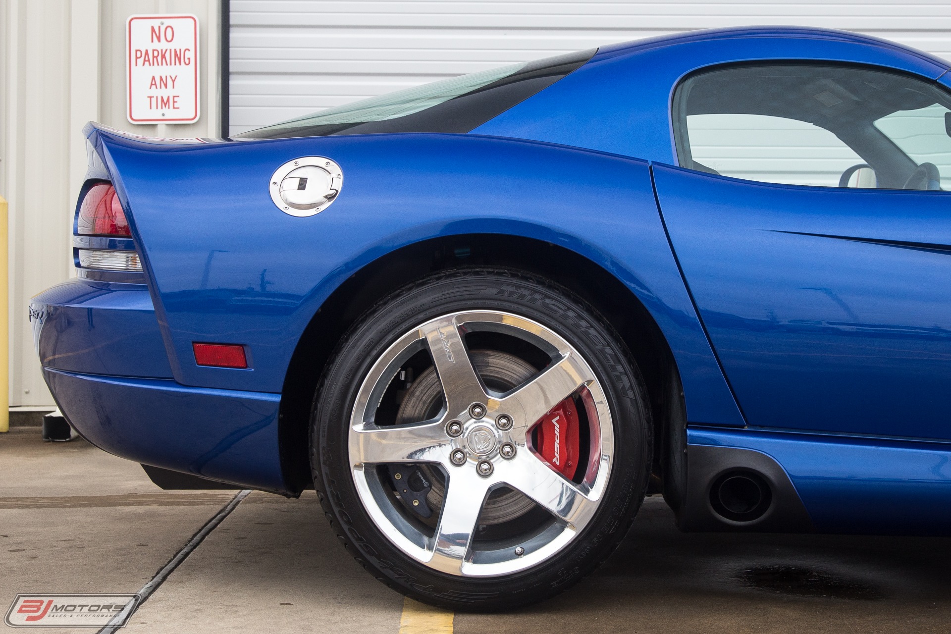 Used-2006-Dodge-Viper-SRT-10-with-only-1200-miles