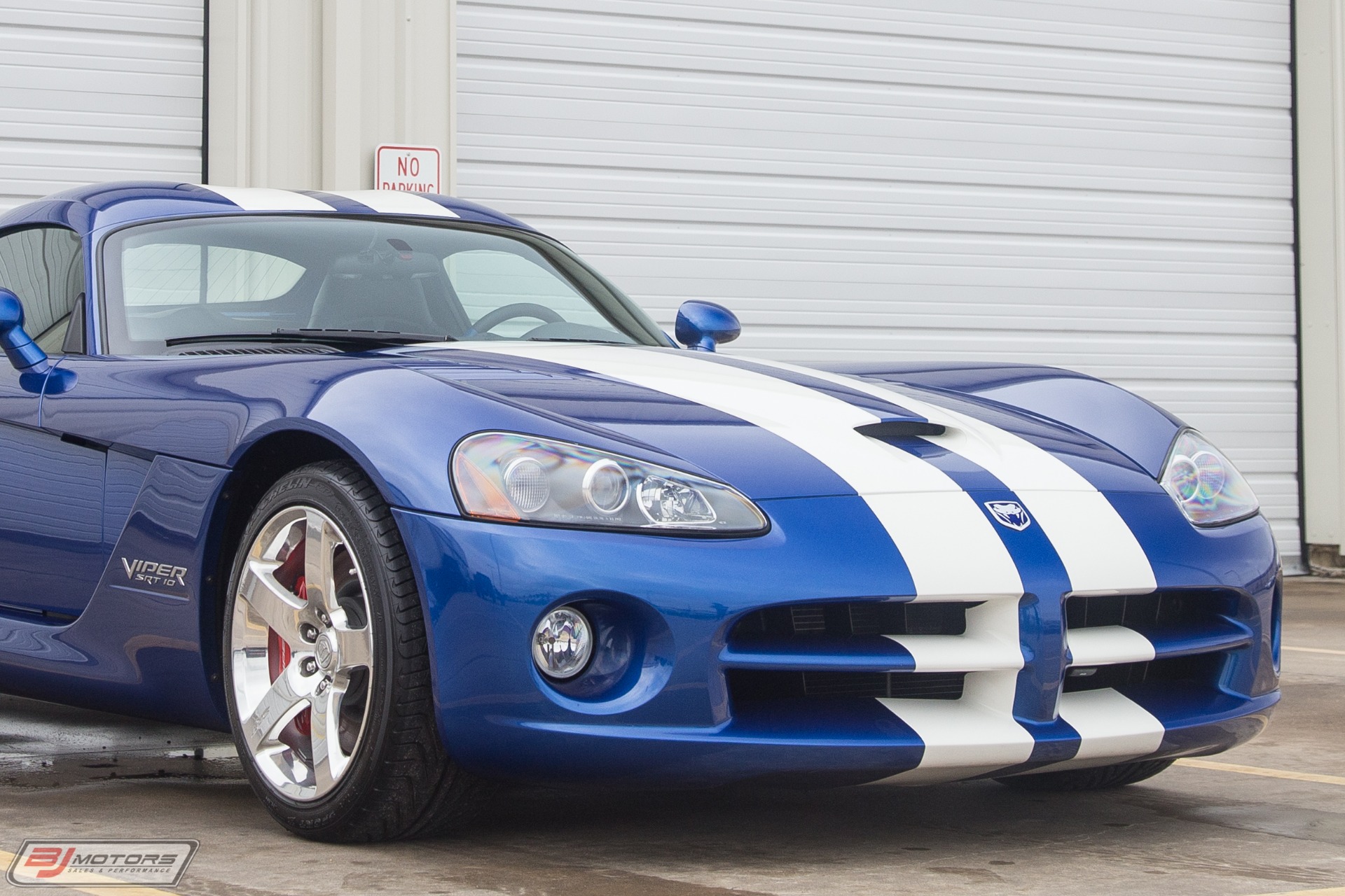 Used-2006-Dodge-Viper-SRT-10-with-only-1200-miles