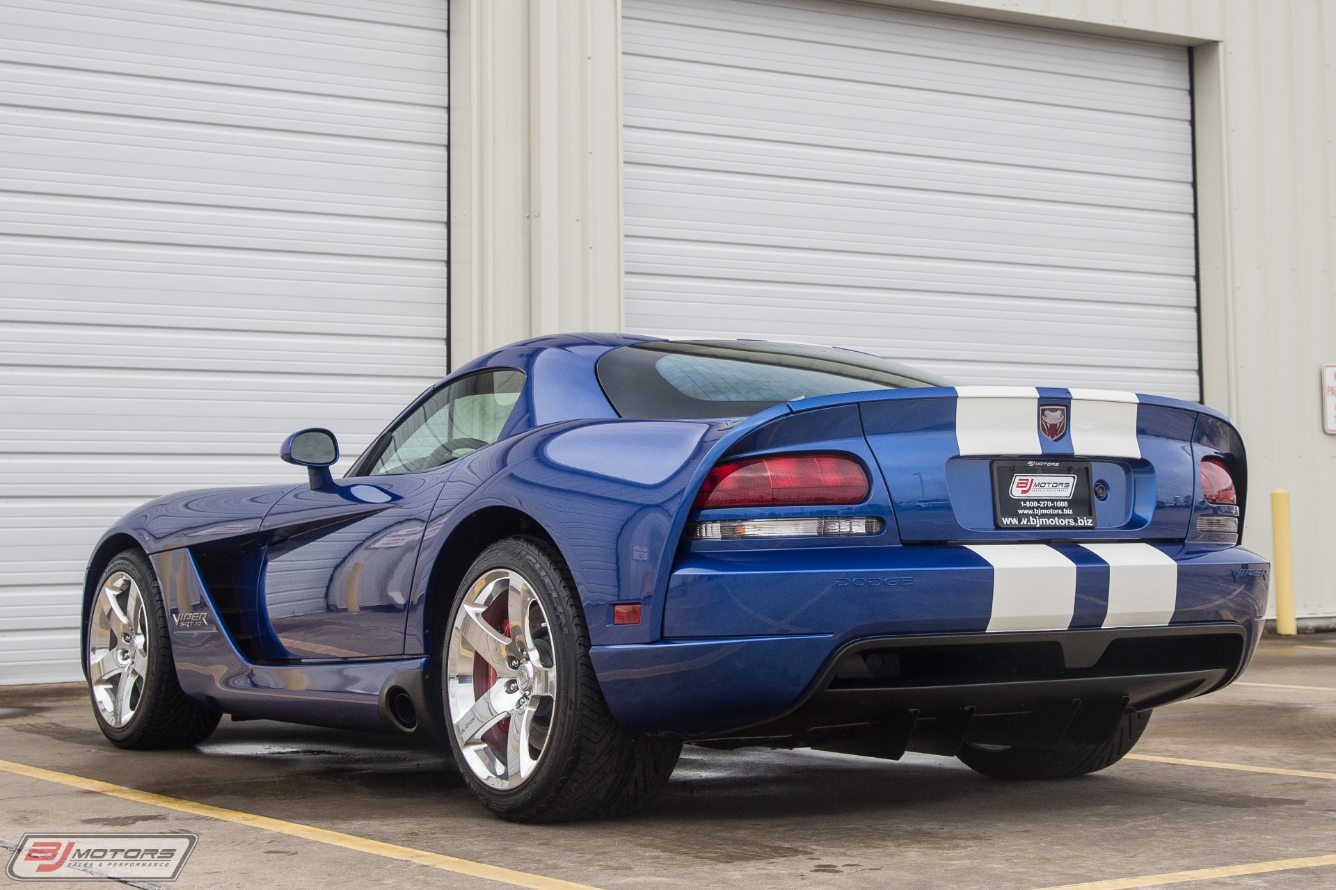 Used-2006-Dodge-Viper-SRT-10-with-only-1200-miles