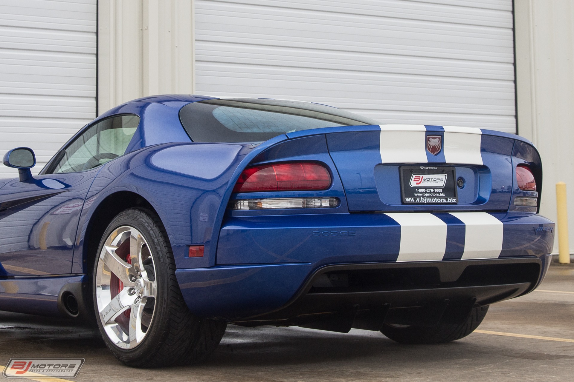 Used-2006-Dodge-Viper-SRT-10-with-only-1200-miles