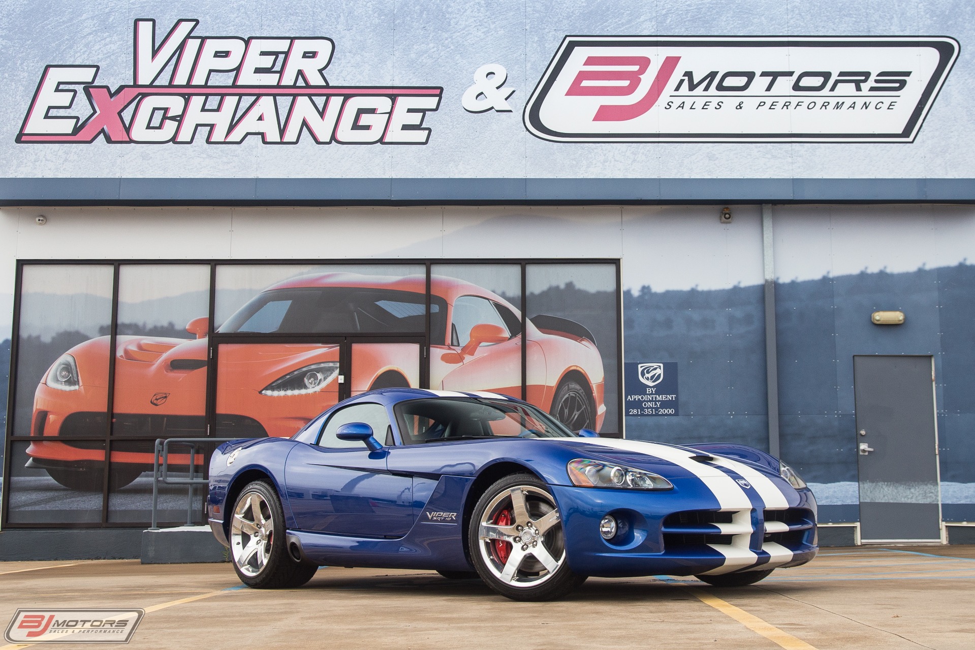 Used-2006-Dodge-Viper-SRT-10-with-only-1200-miles