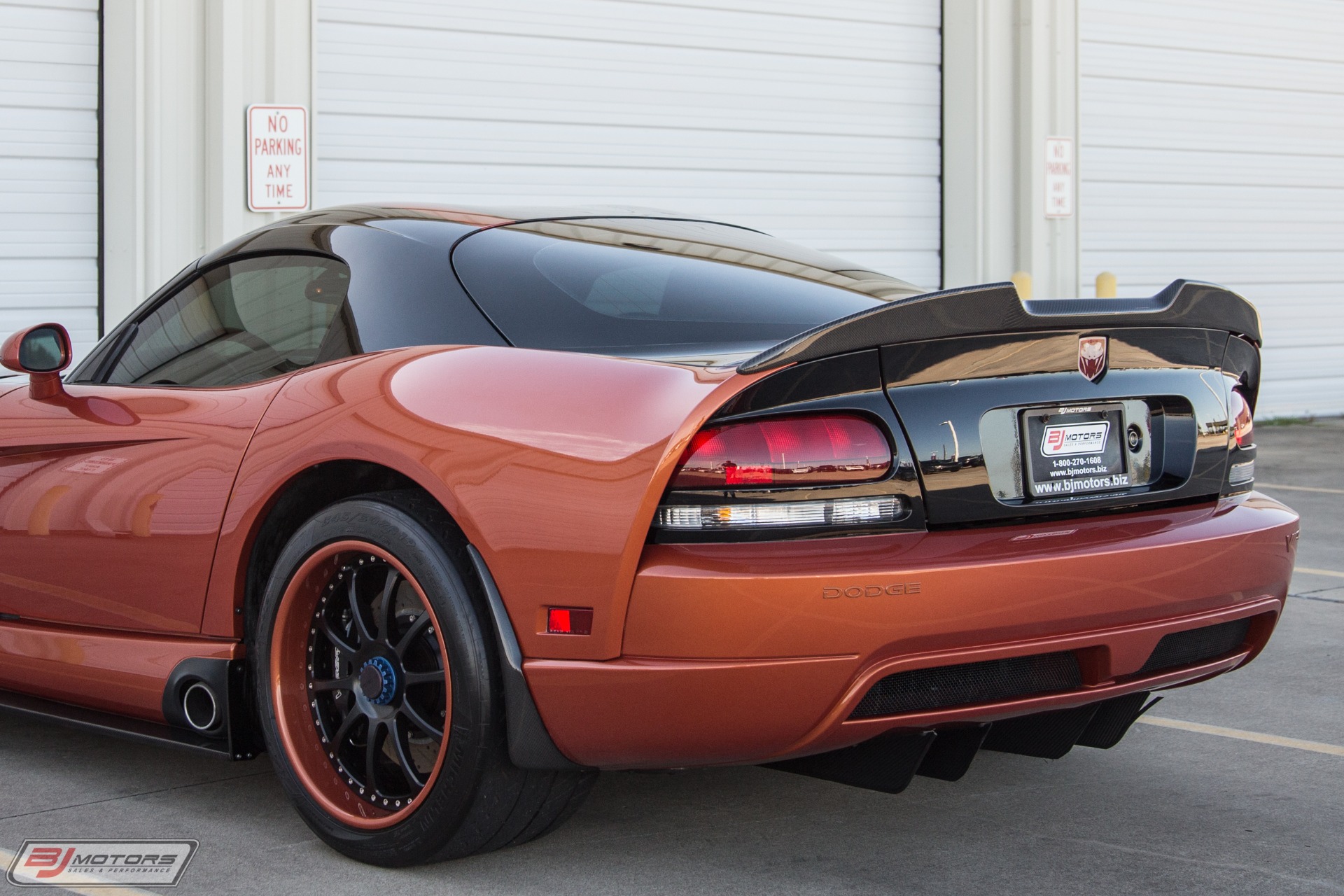 Used-2006-Dodge-Viper-SRT-10