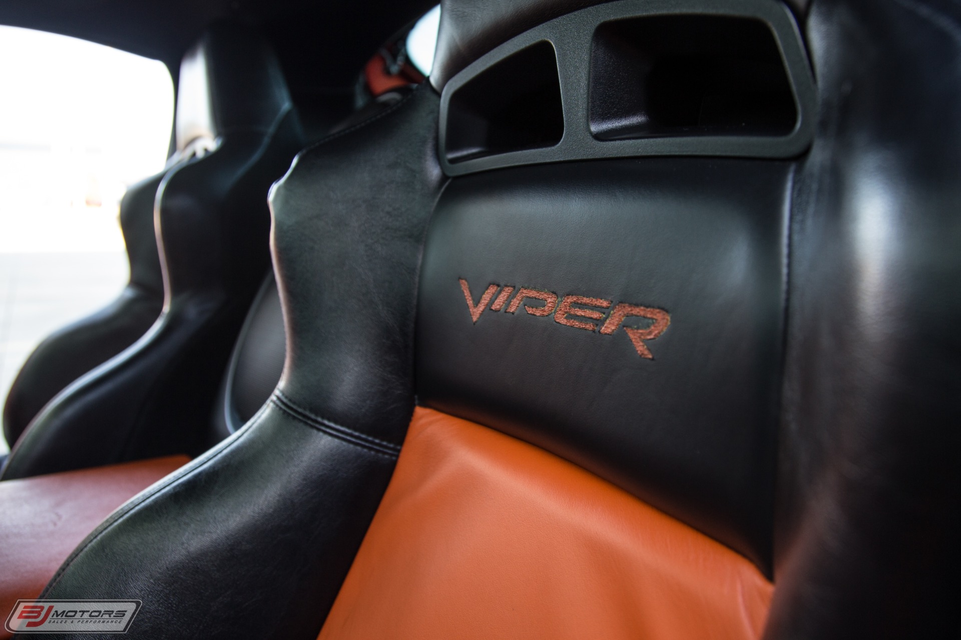 Used-2006-Dodge-Viper-SRT-10