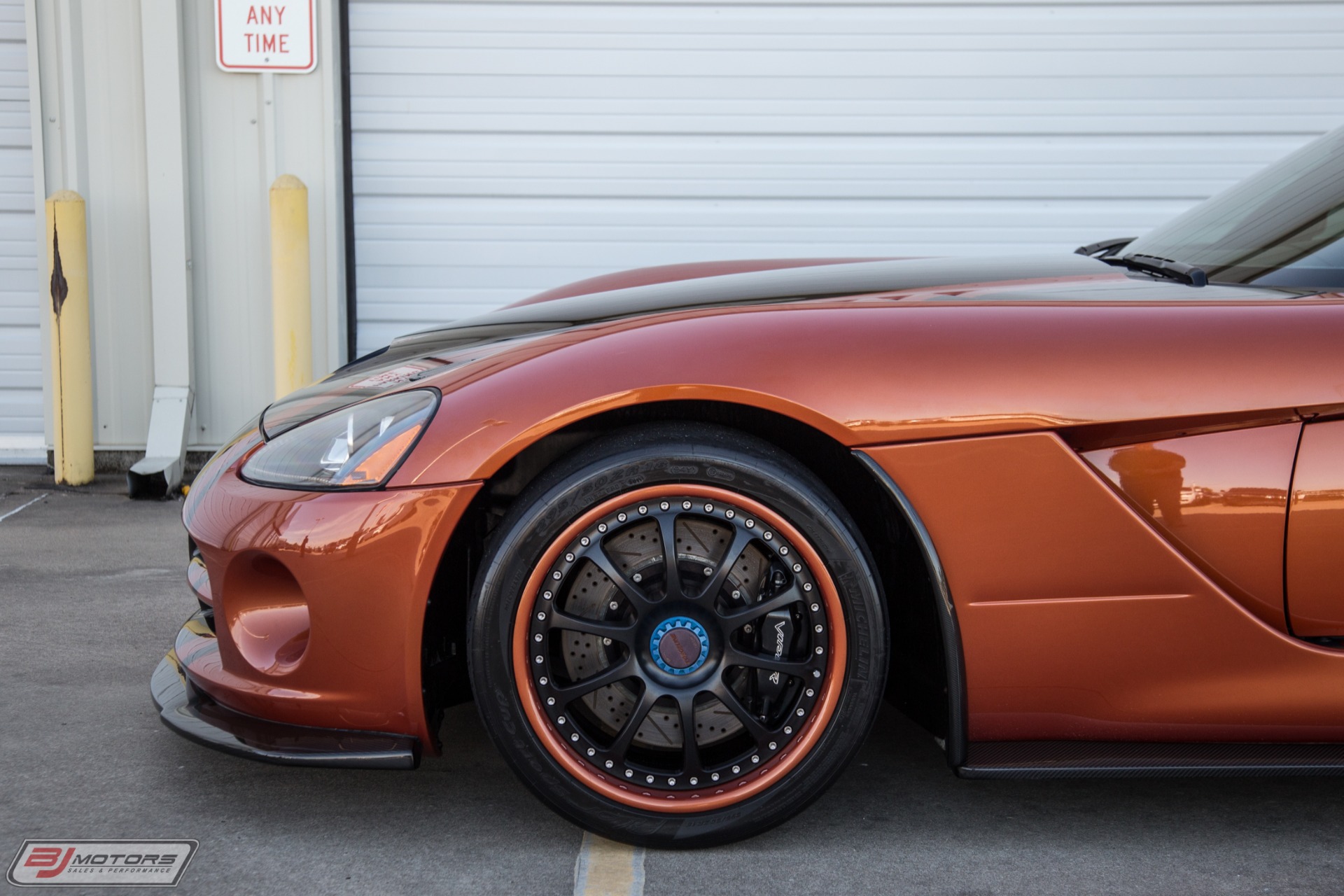 Used-2006-Dodge-Viper-SRT-10