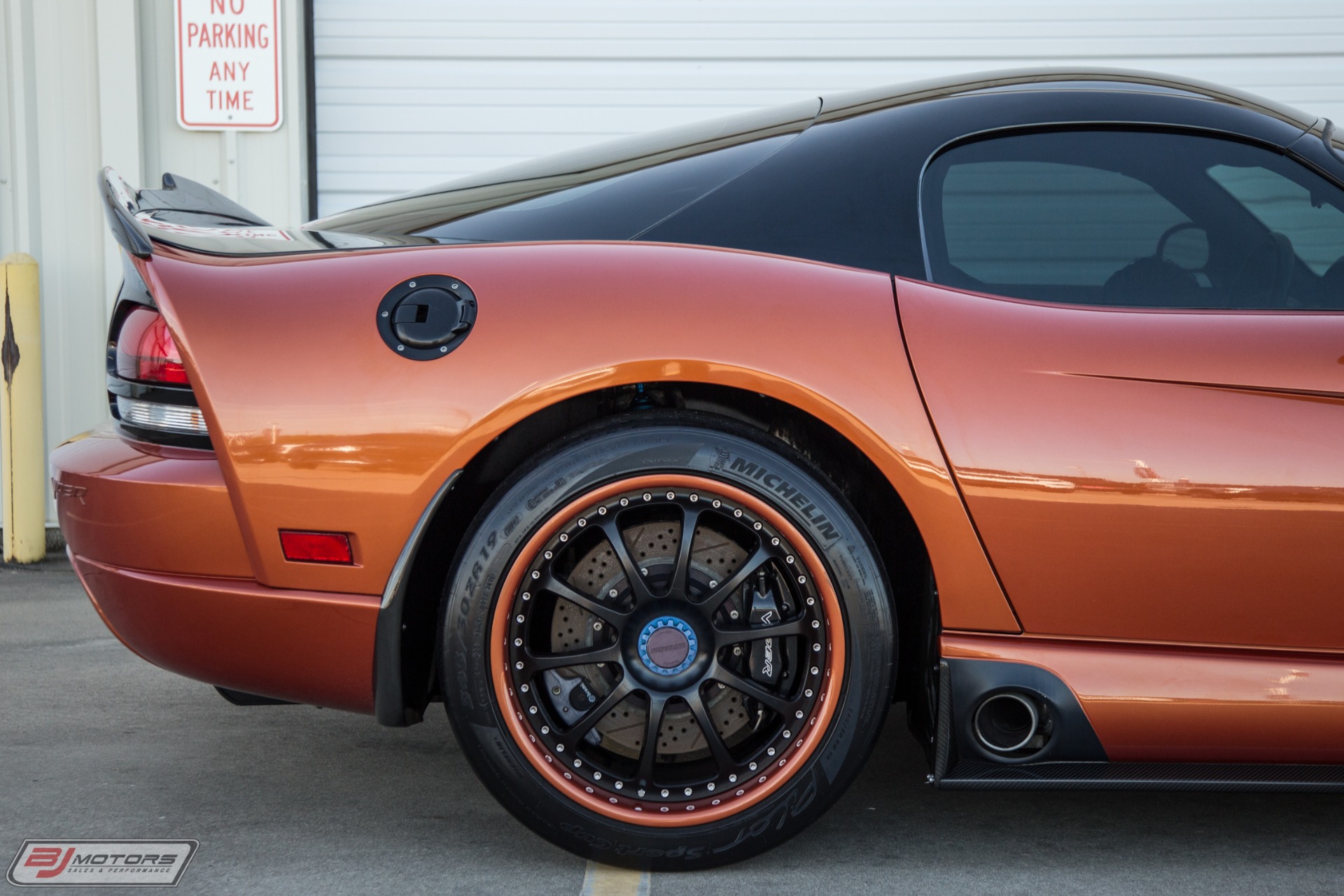 Used-2006-Dodge-Viper-SRT-10