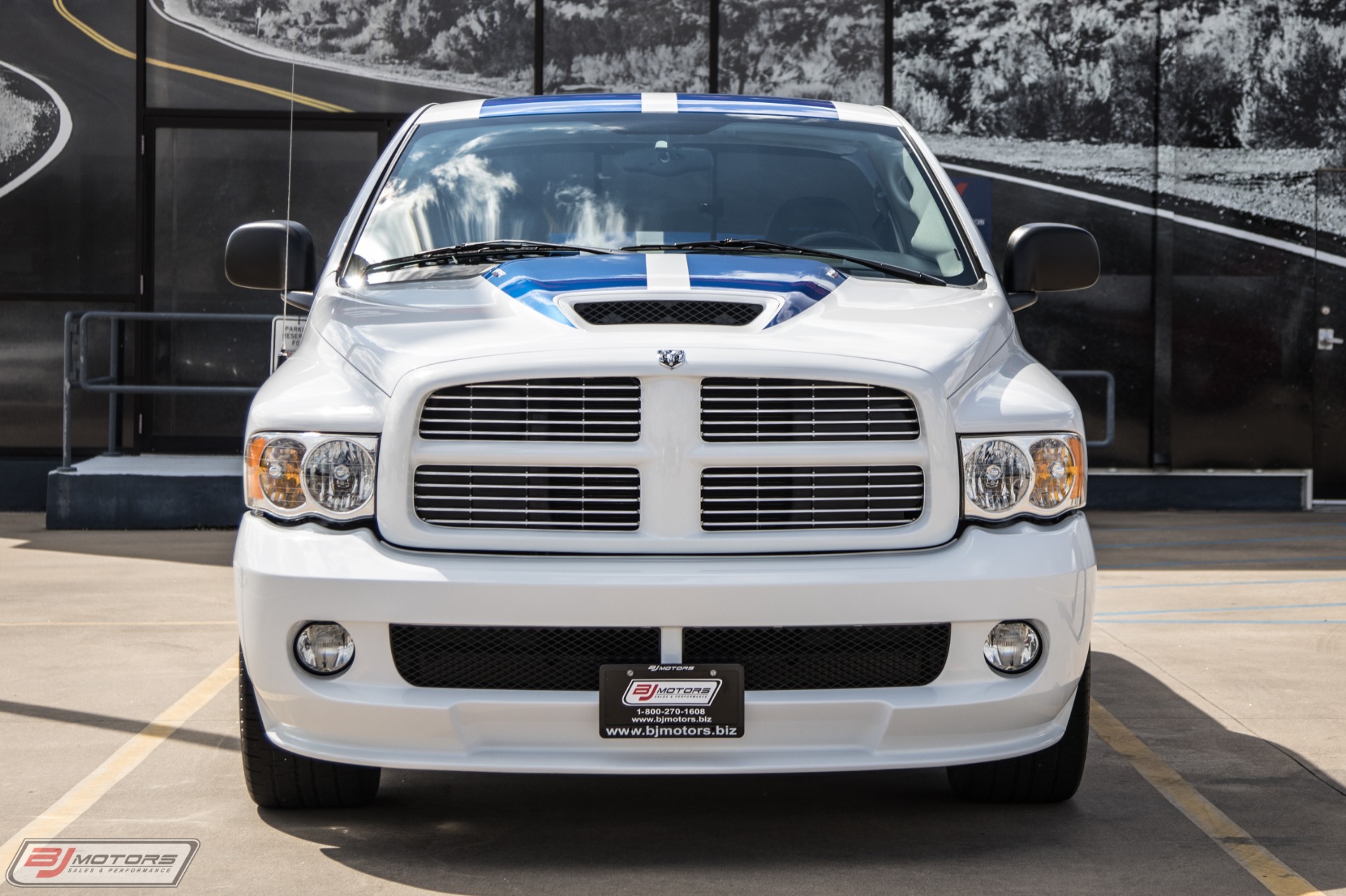 Used-2005-Dodge-Ram-1500-SRT-10