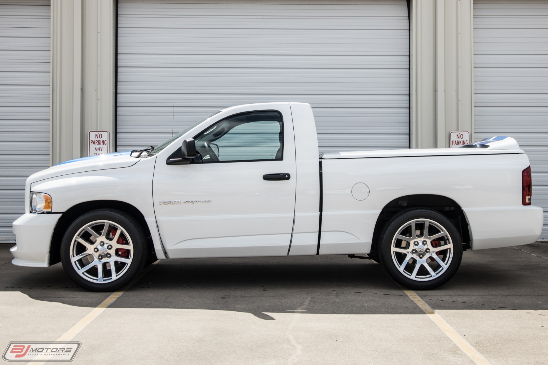 Used-2005-Dodge-Ram-1500-SRT-10