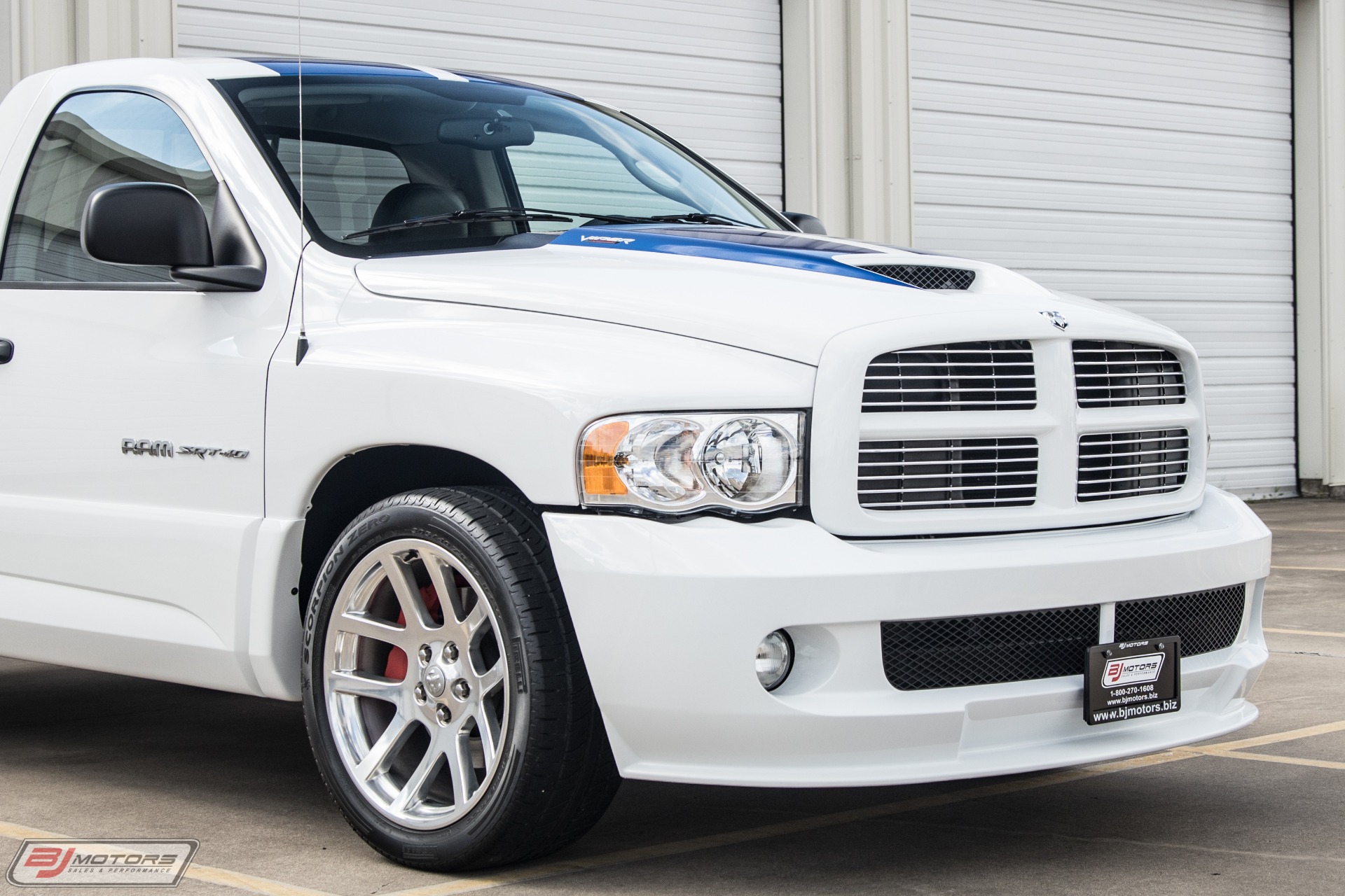 Used-2005-Dodge-Ram-1500-SRT-10