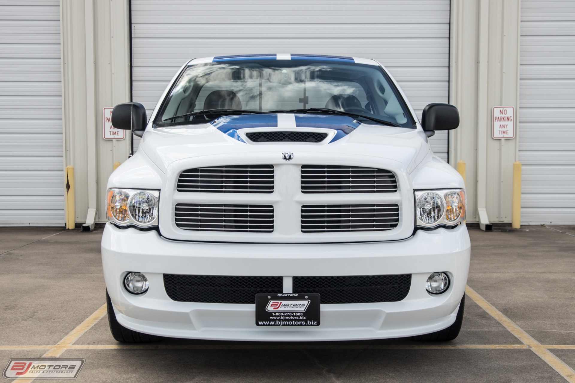 Used-2005-Dodge-Ram-1500-SRT-10