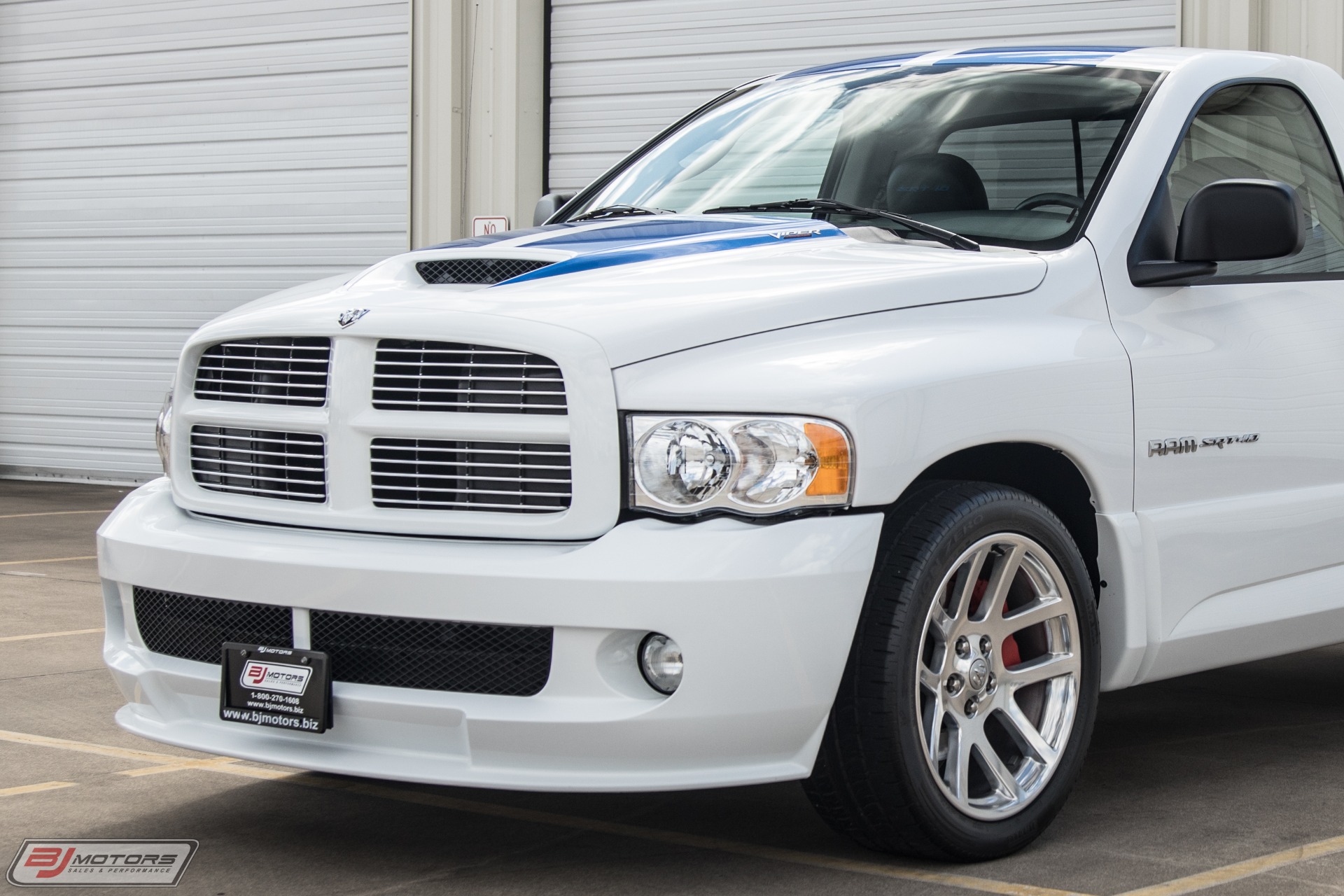 Used-2005-Dodge-Ram-1500-SRT-10