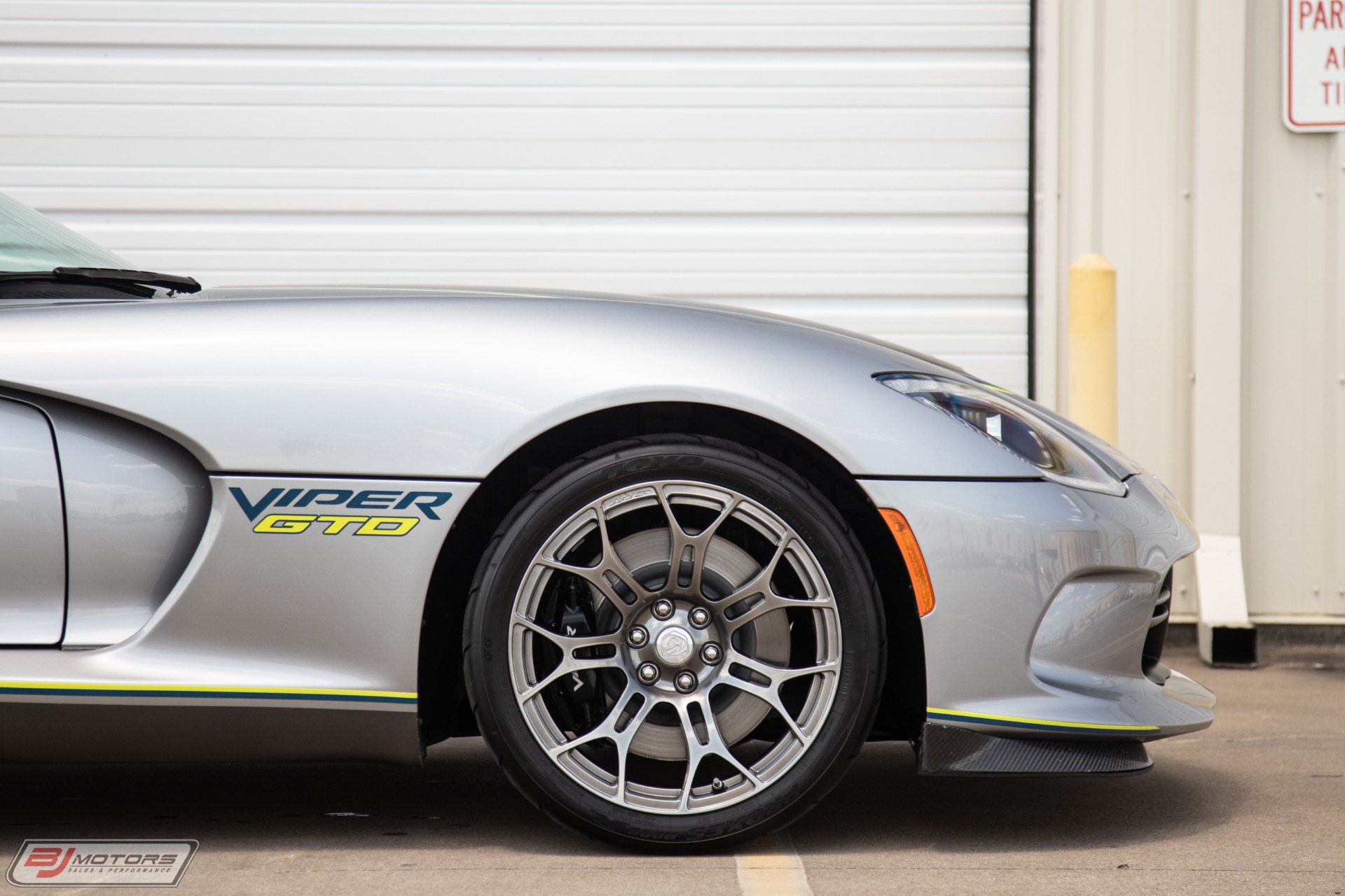 Used-2015-Dodge-Viper-SRT