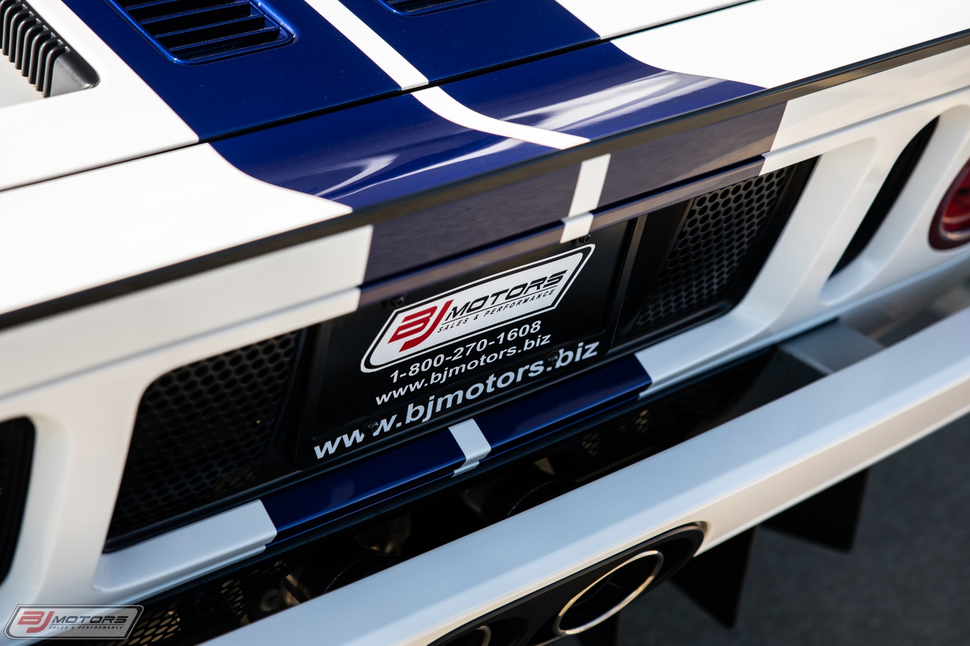 Used-2006-Ford-GT-Centennial-White-with-Blue-Stripes