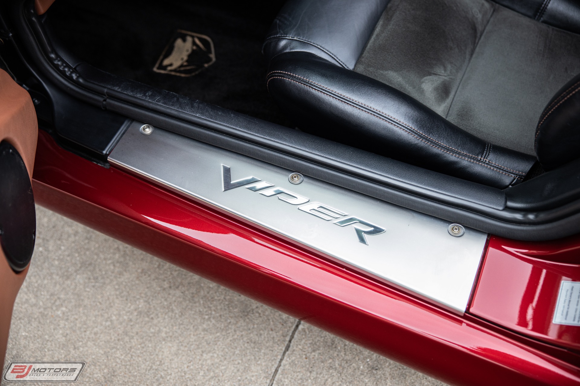 Used-2008-Dodge-Viper-SRT-10