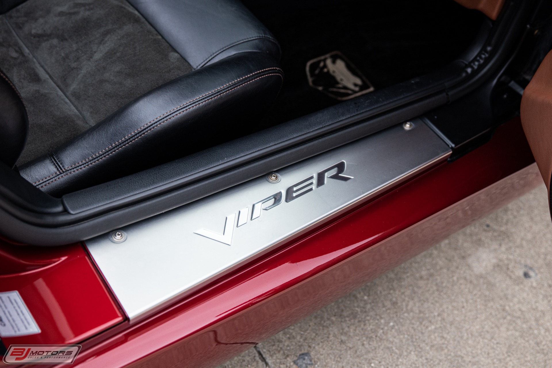 Used-2008-Dodge-Viper-SRT-10