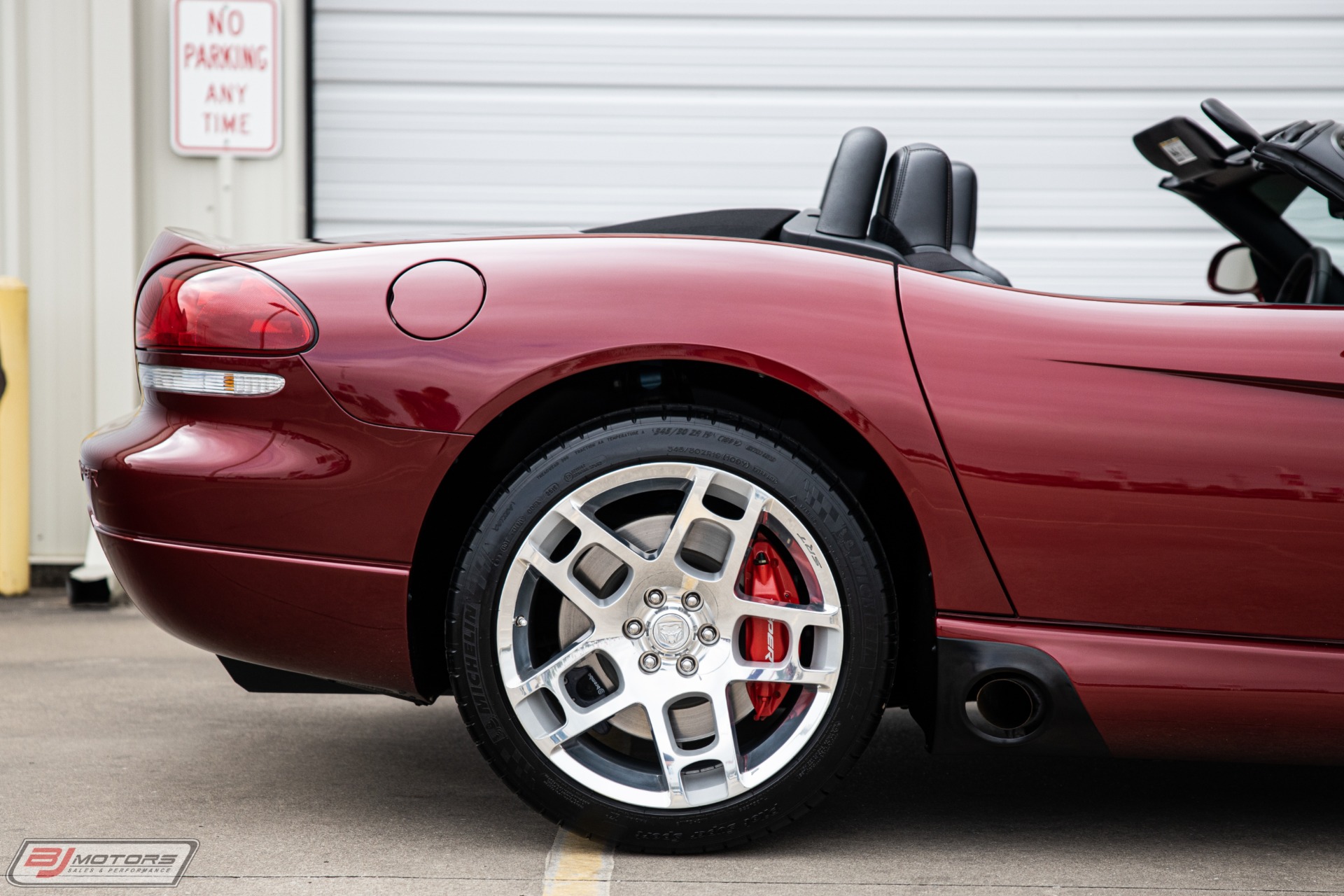 Used-2008-Dodge-Viper-SRT-10