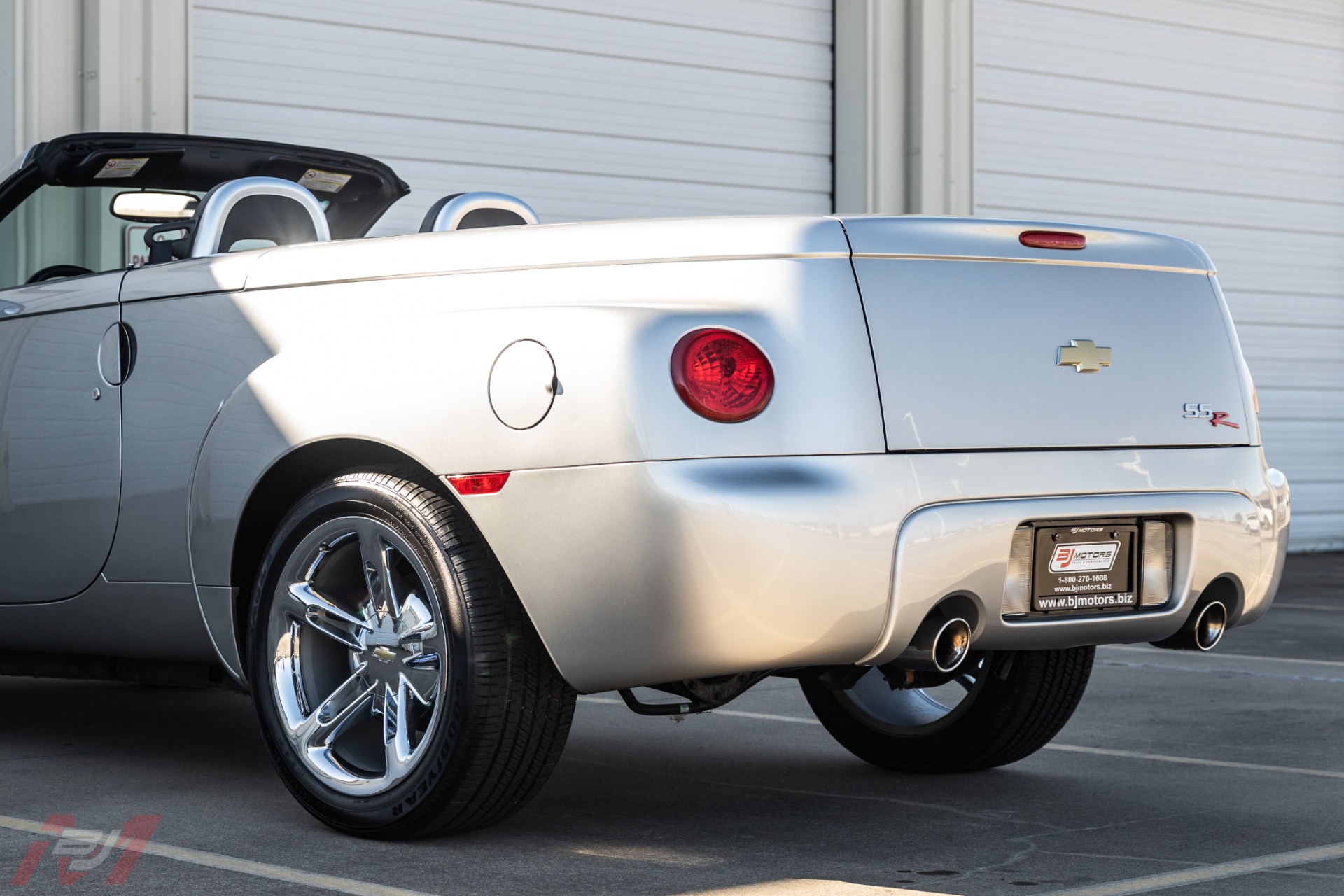 Used-2005-Chevrolet-SSR-LS