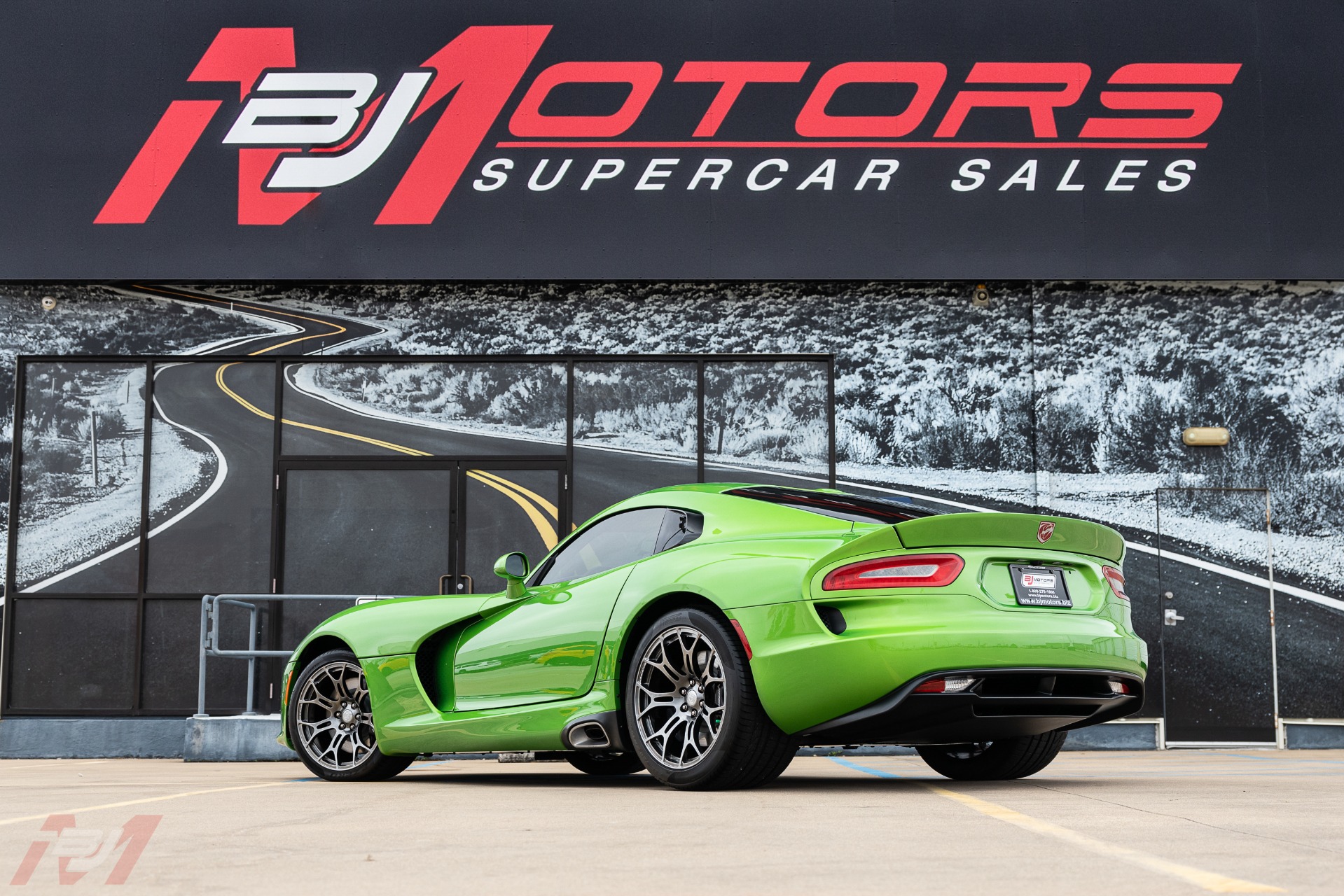 Used-2014-Dodge-Viper-SRT-in-Stryker-Green