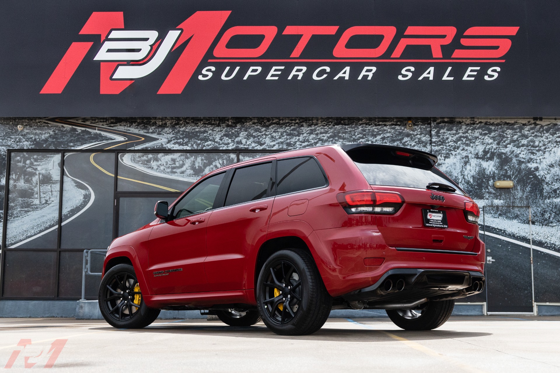 Used-2021-Jeep-Grand-Cherokee-Trackhawk-with-17-miles