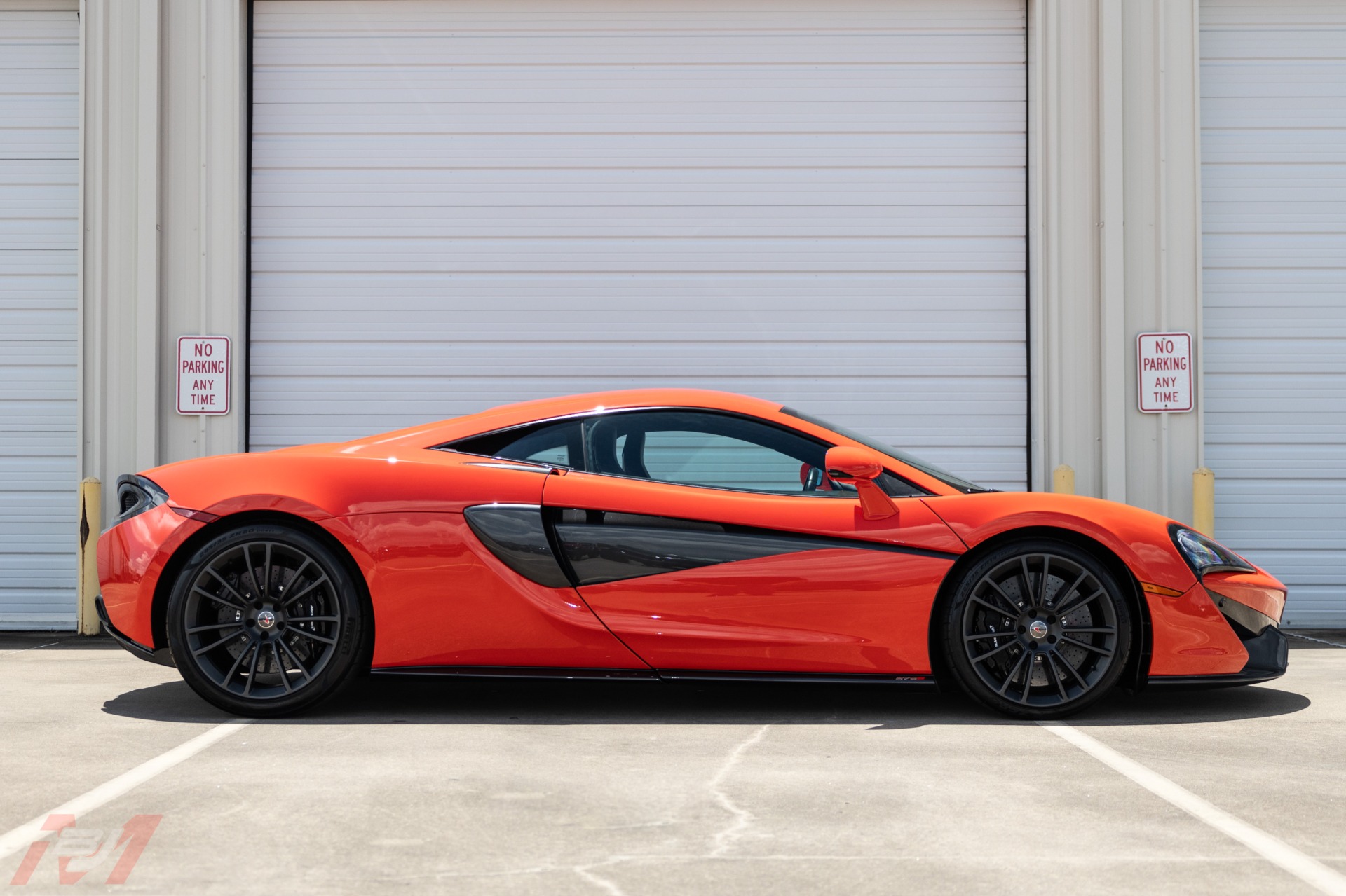 Used-2017-McLaren-570S-Coupe-MSO-Delta-Red