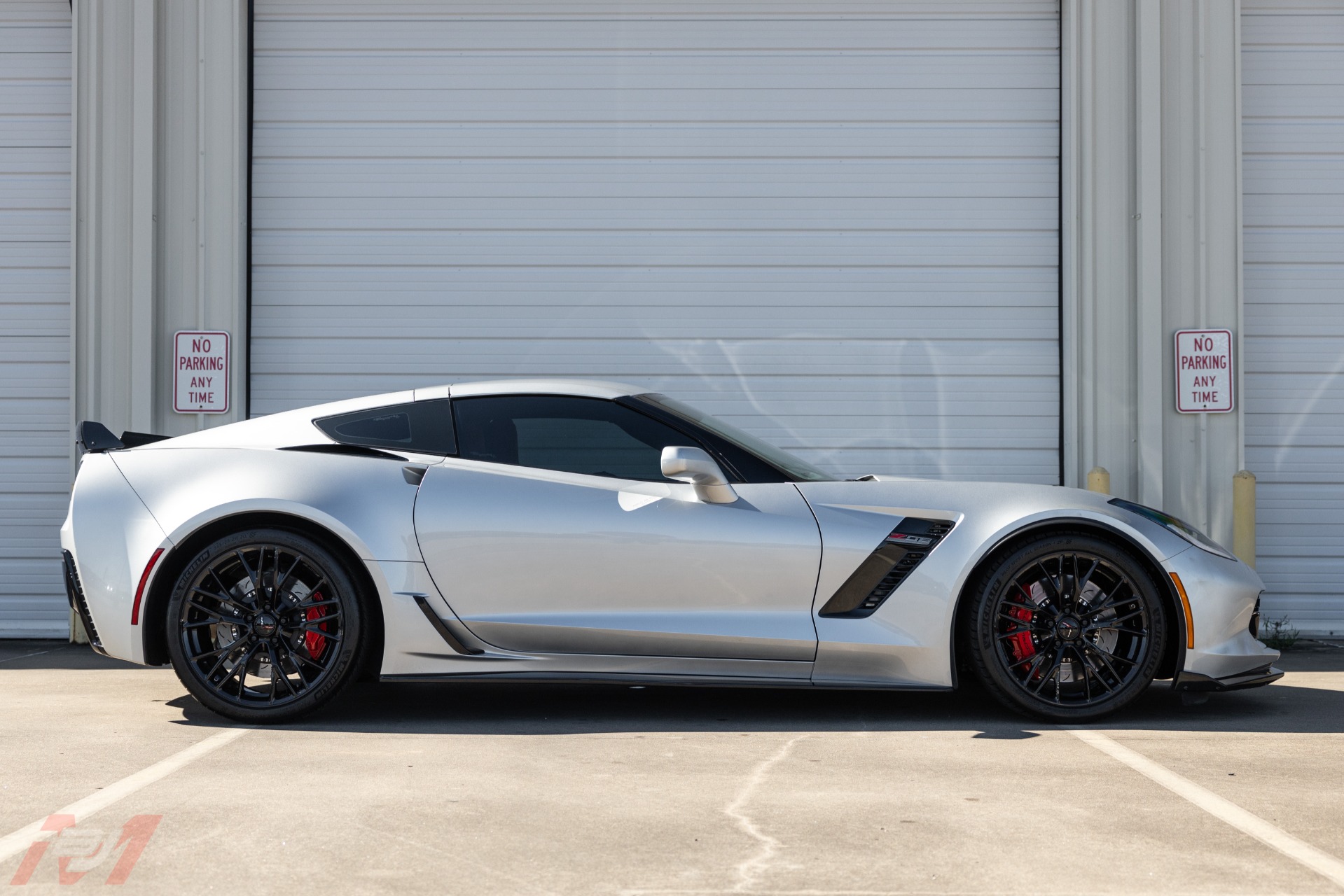 Used-2015-Chevrolet-Corvette-Z06-7-speed-Manual