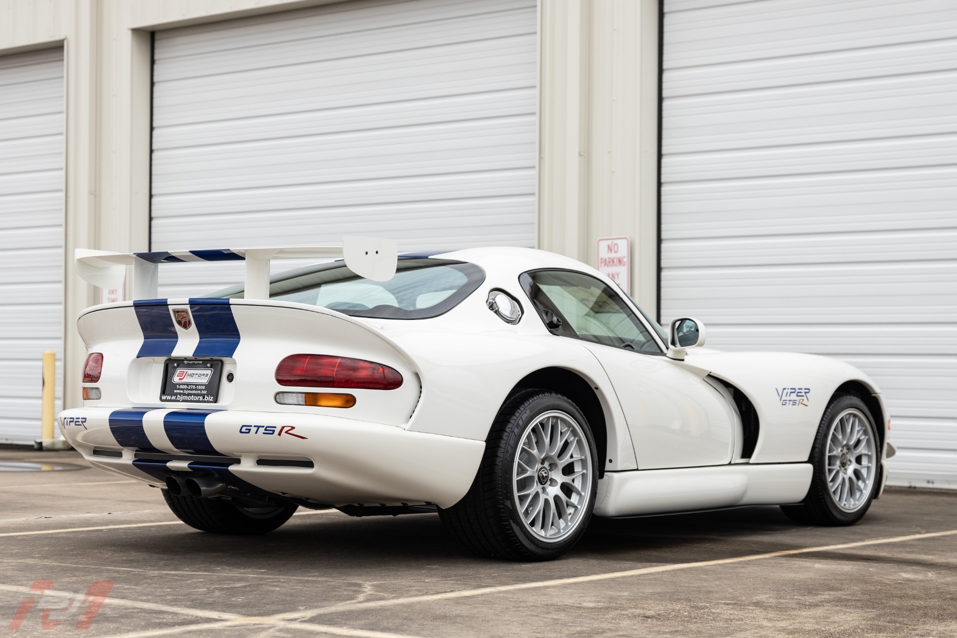 Used-1998-Dodge-Viper-GTS-R-with-31-miles