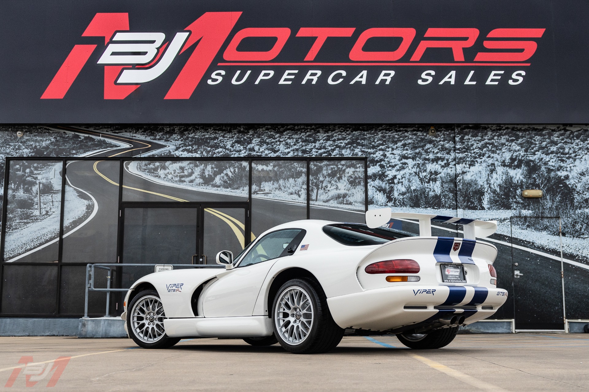 Used-1998-Dodge-Viper-GTS-R-with-31-miles